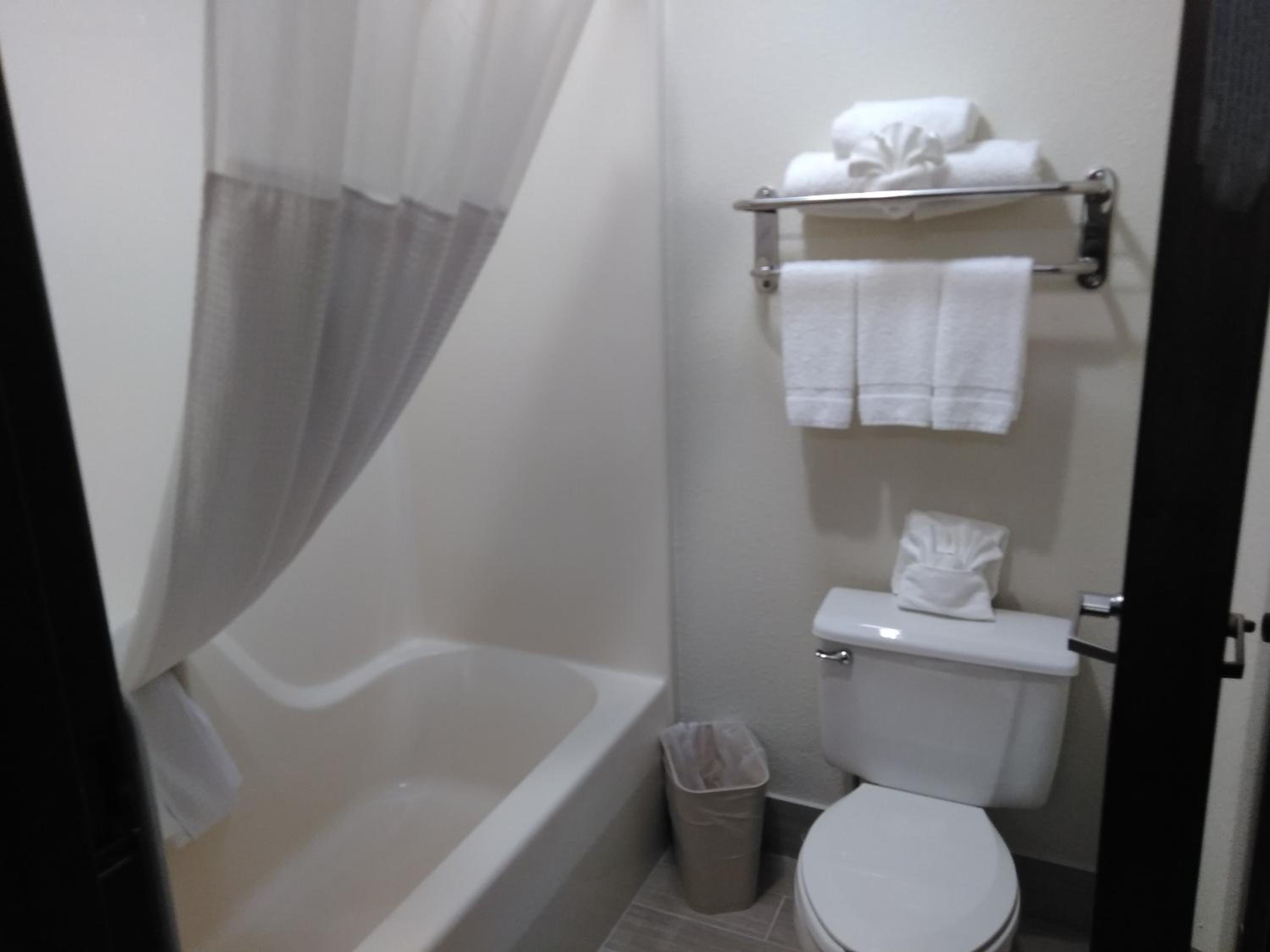 King Room - Non-Smoking - Photo 4