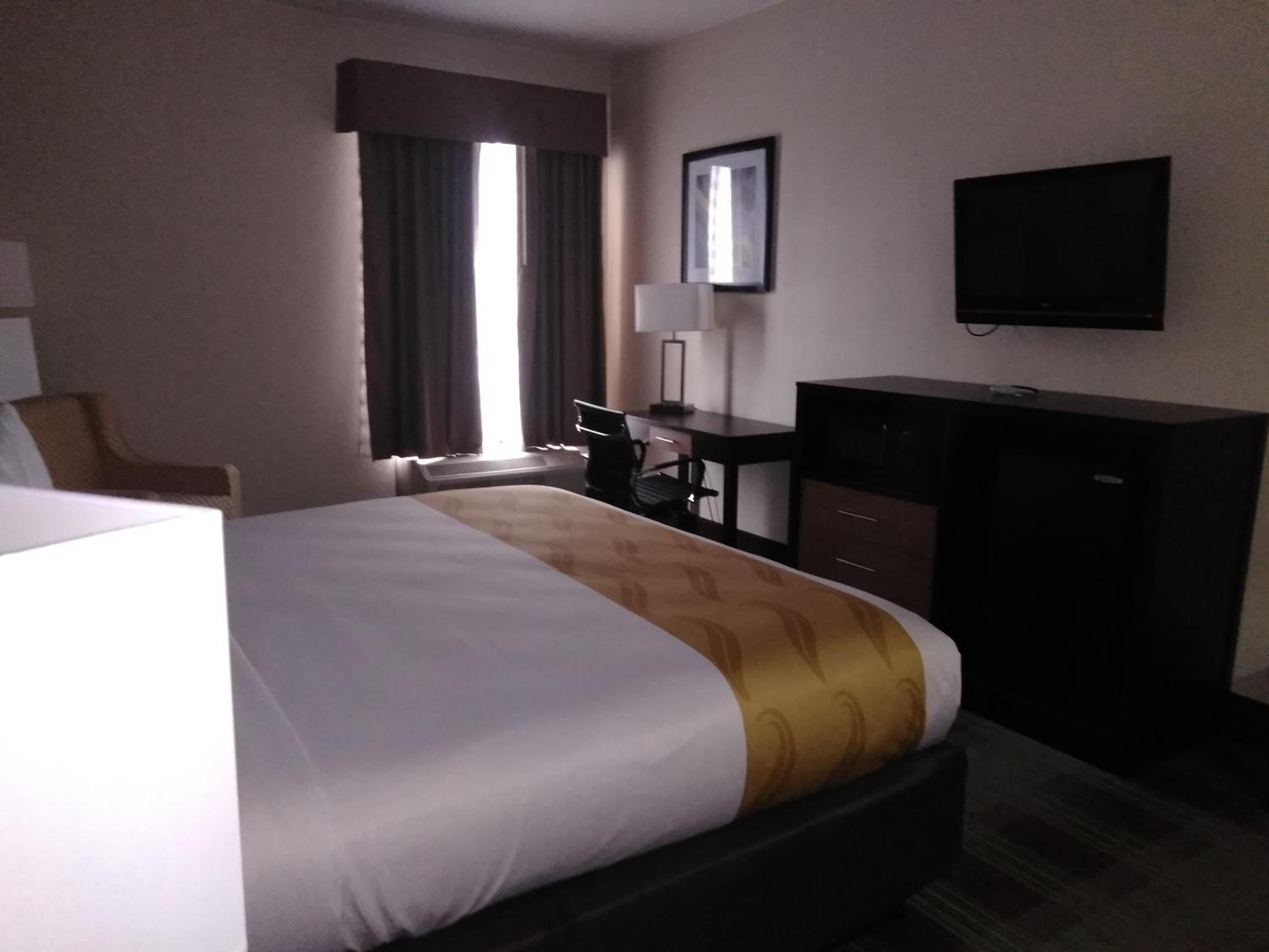 King Room - Non-Smoking - Photo 1