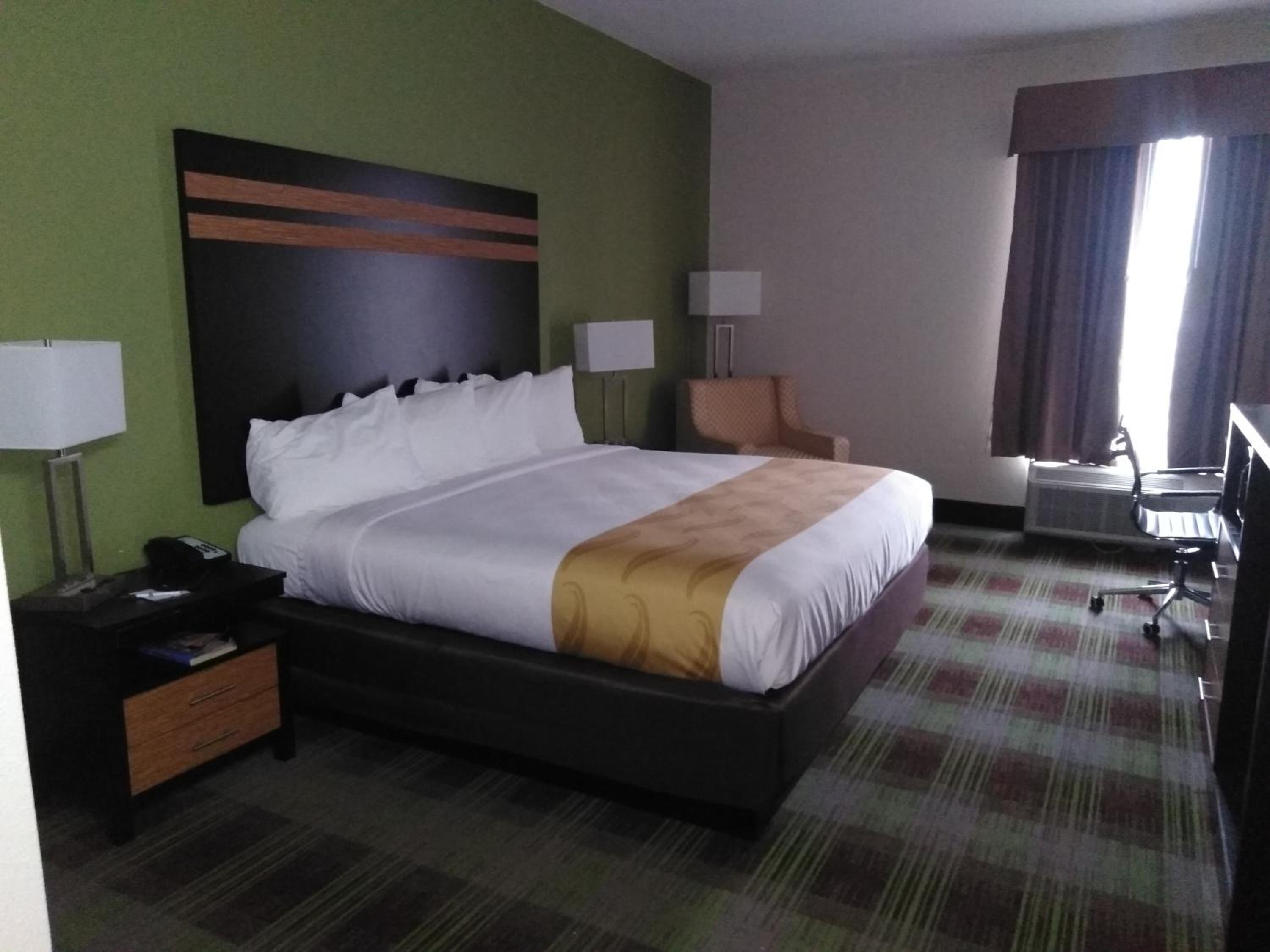 King Room - Non-Smoking - Photo 2