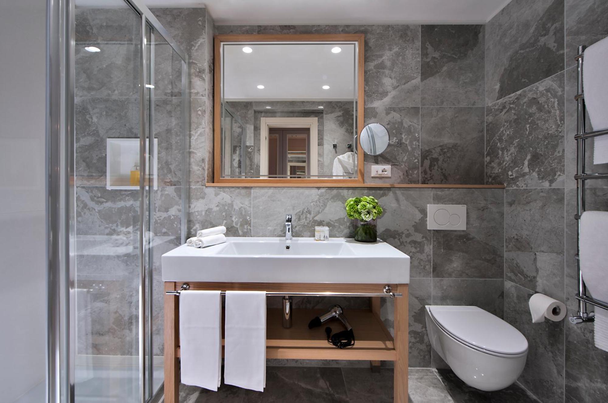 Classic Double or Twin Room with Balcony photo 2