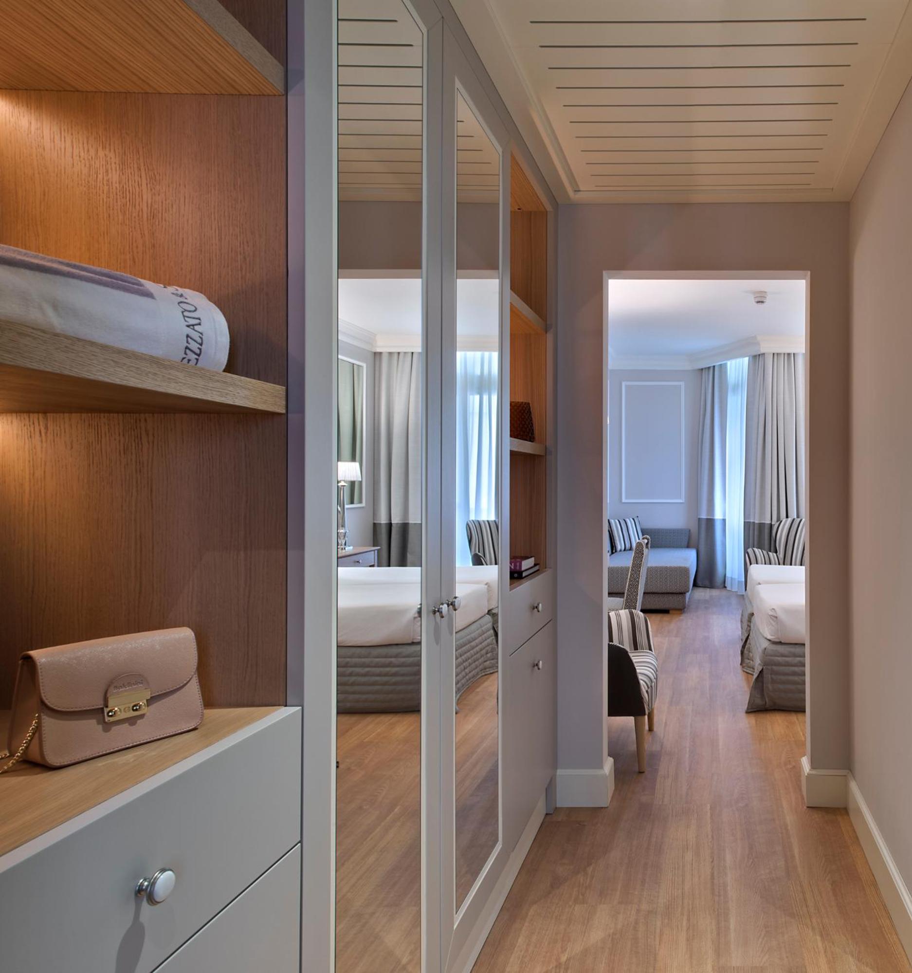 Classic Double or Twin Room with Balcony photo 3