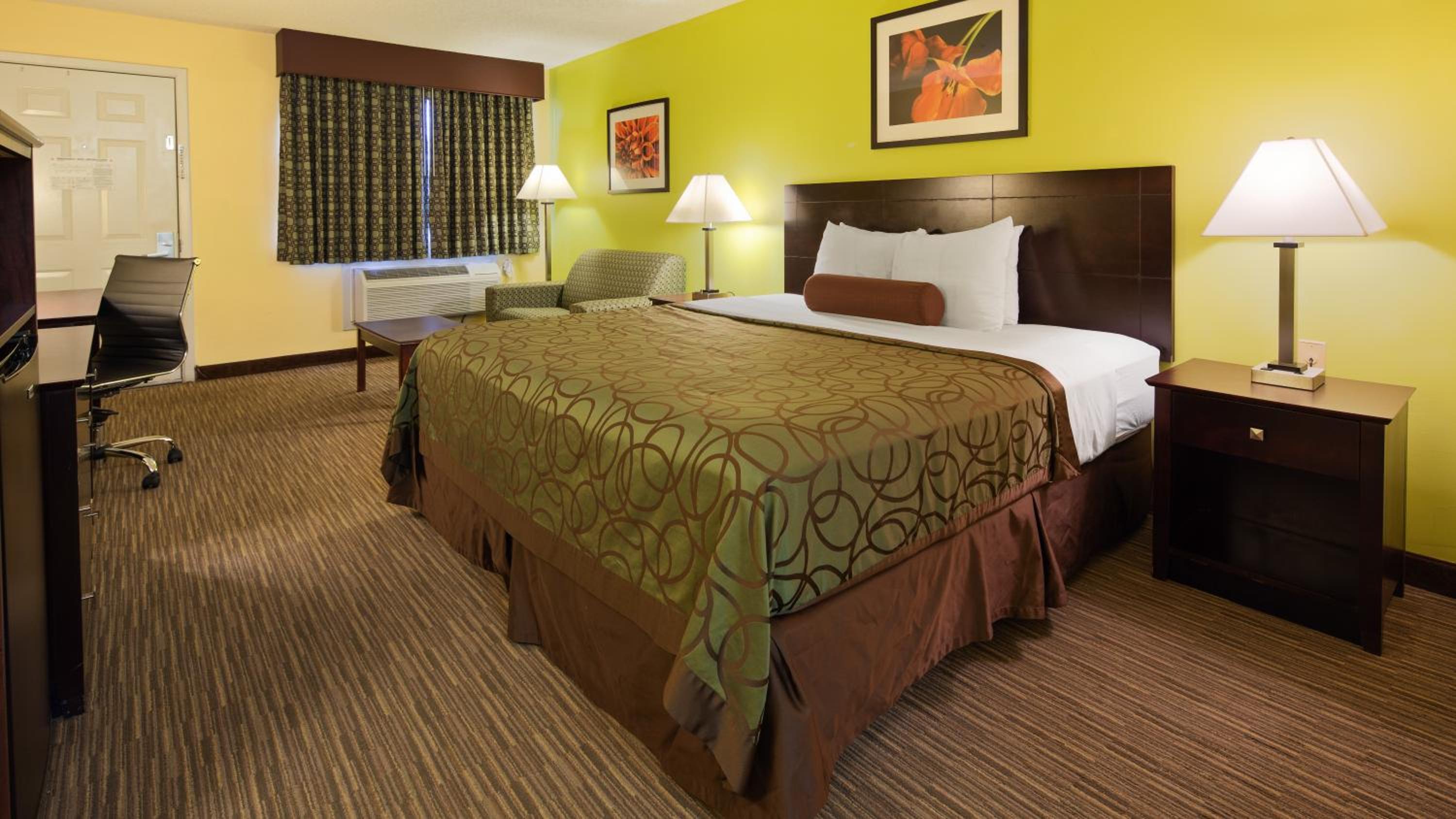 King Room - Non-Smoking - Photo 3