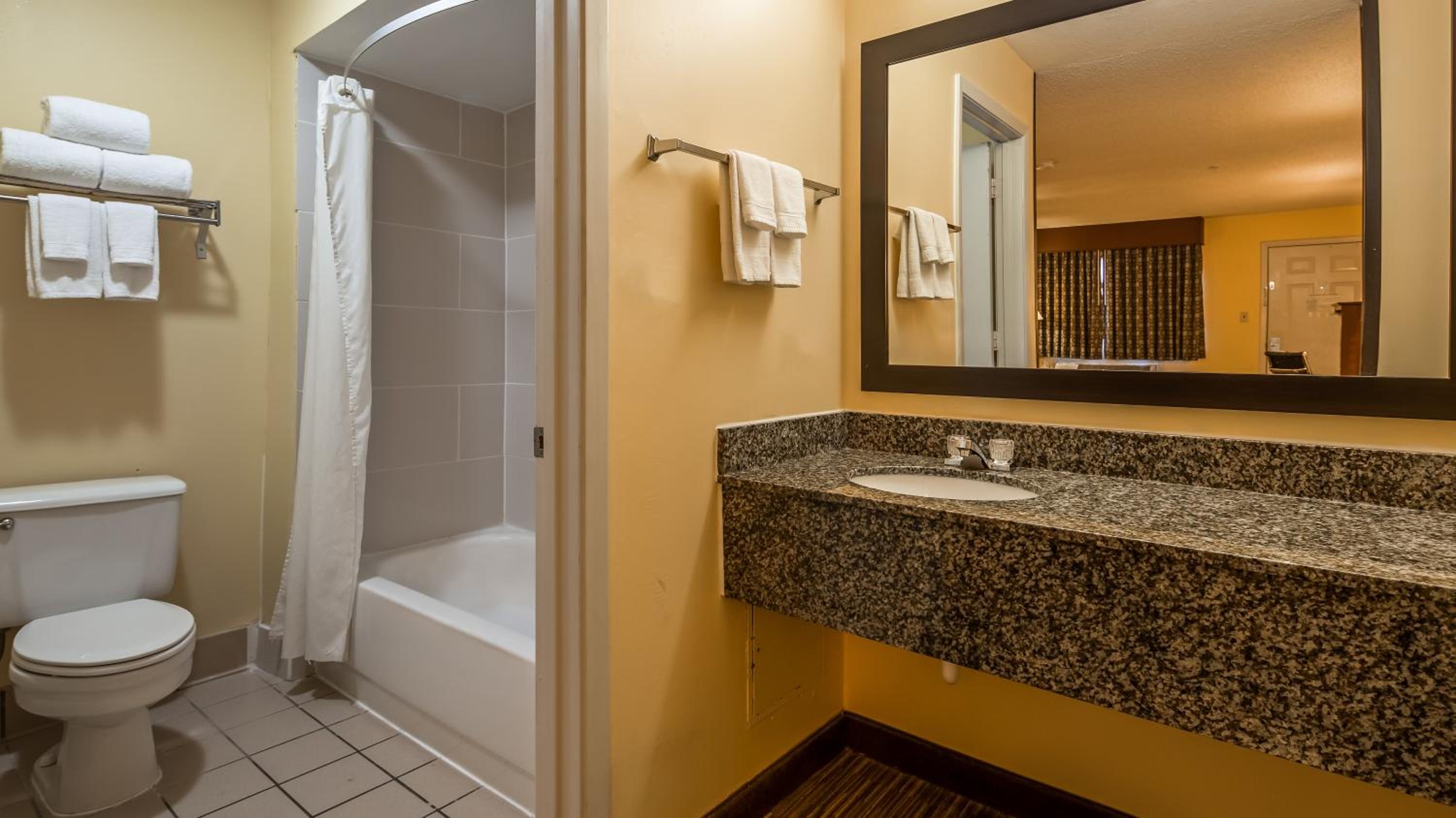 King Room - Non-Smoking - Photo 6