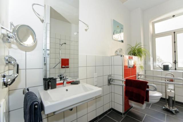 Apartment - Ground Floor photo 3