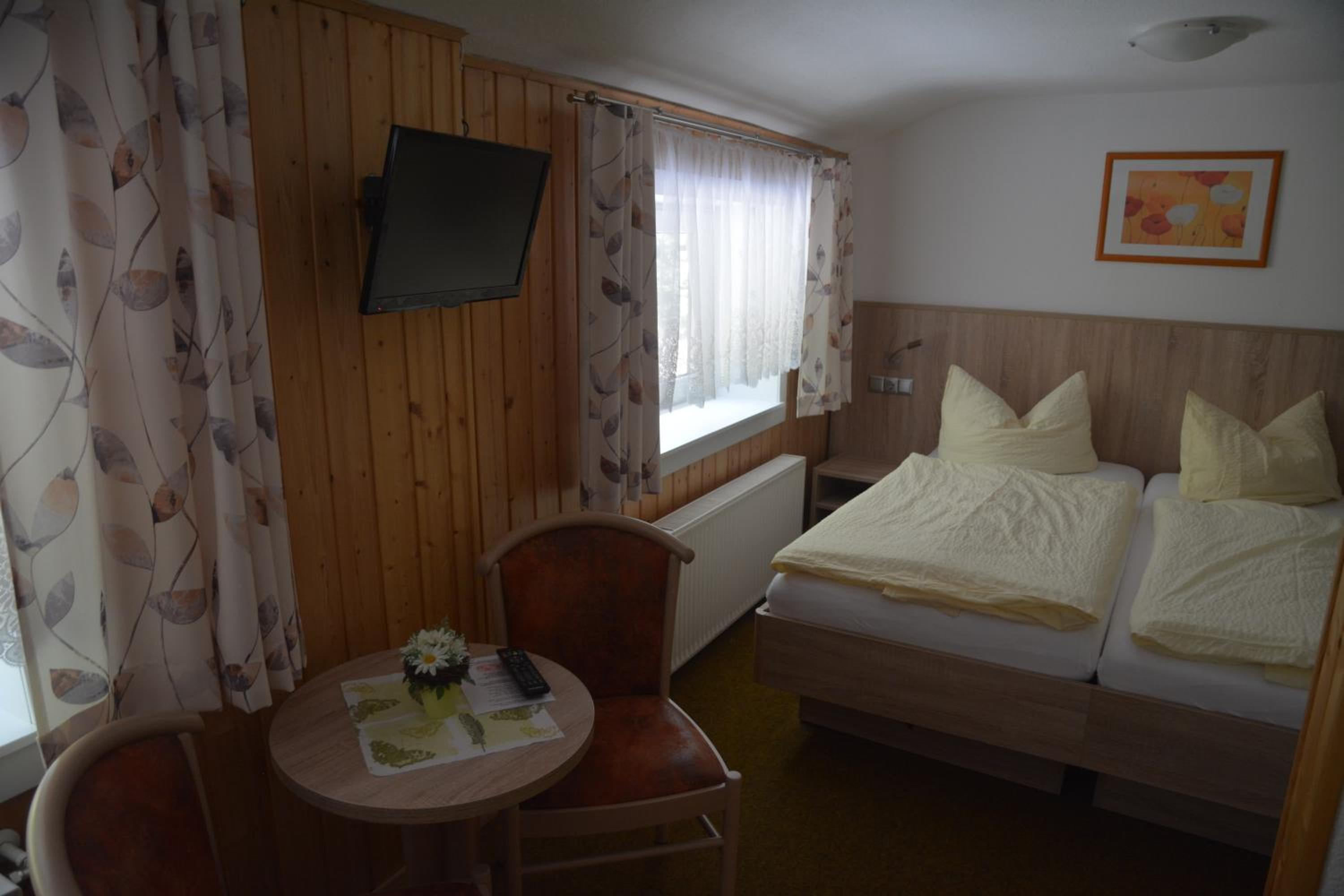 Double Room - Photo 5