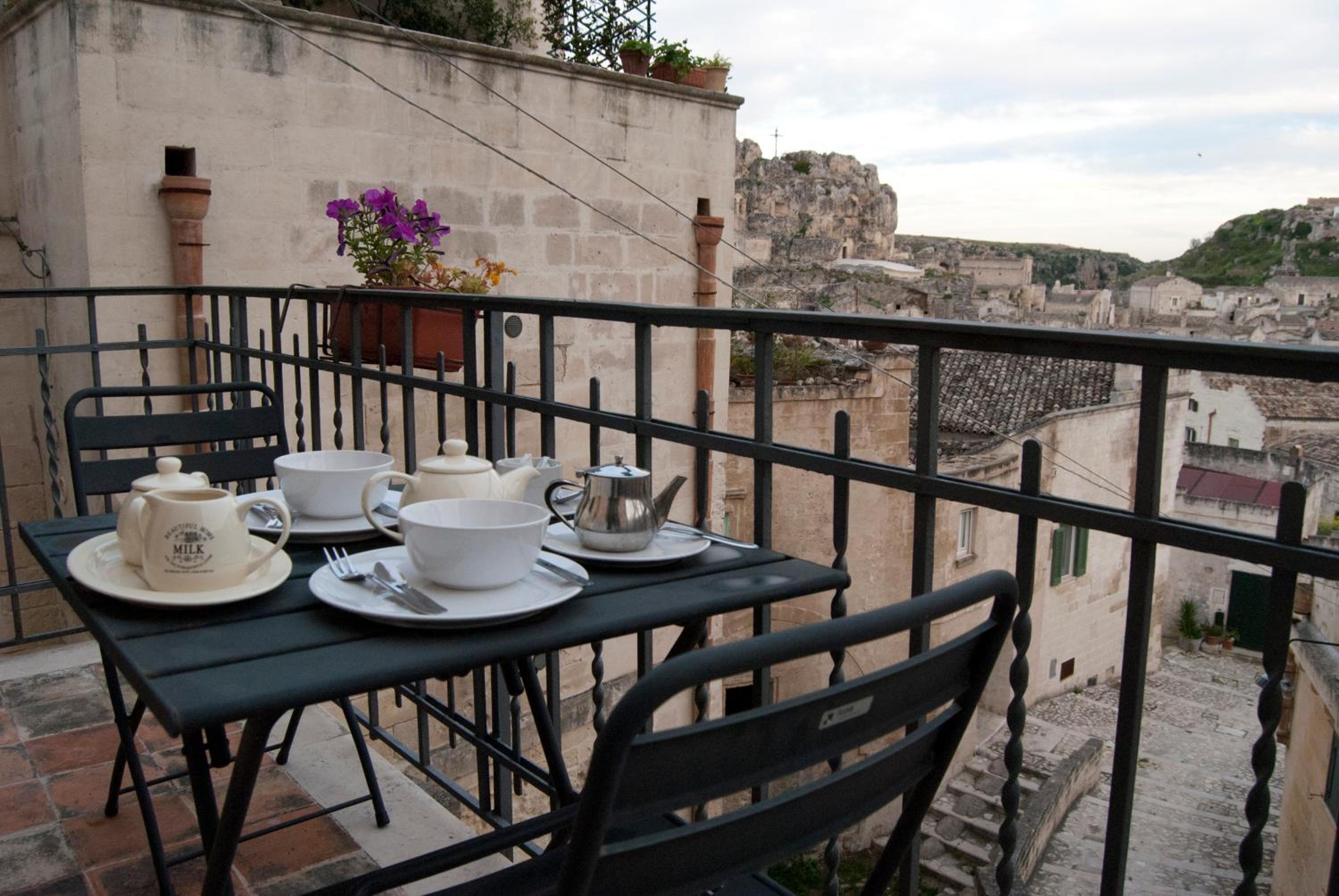  Suite with Balcony - Photo 4