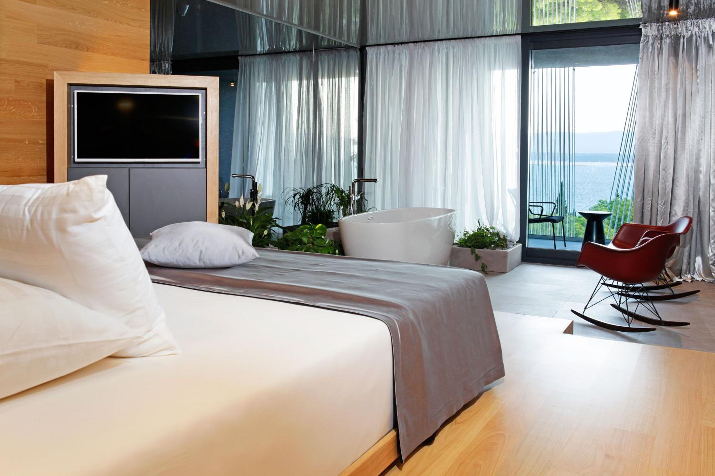 Deluxe Double Room with Sea View and Balcony