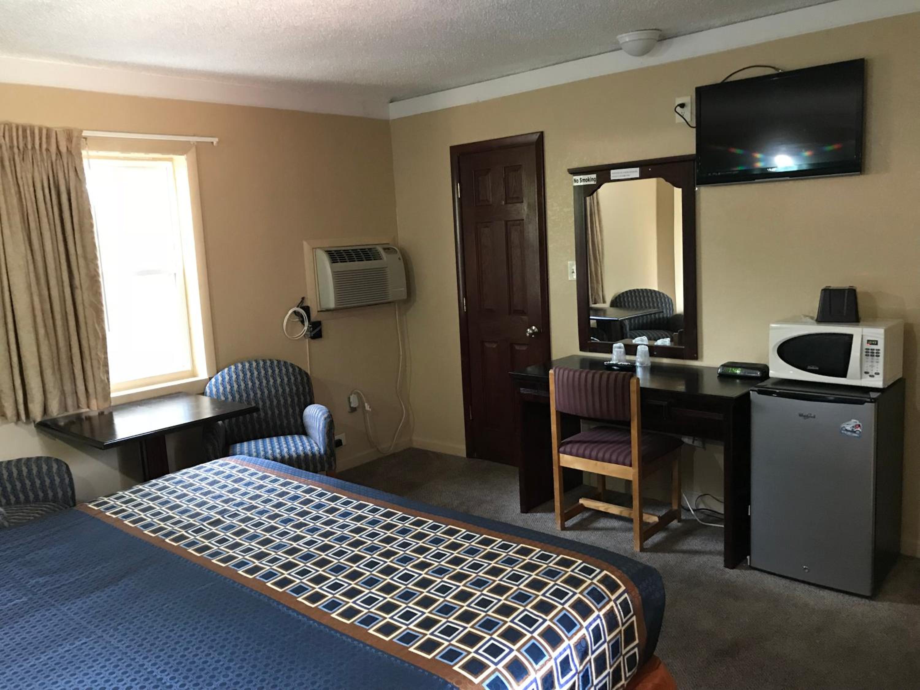 Deluxe King Suite photo 1