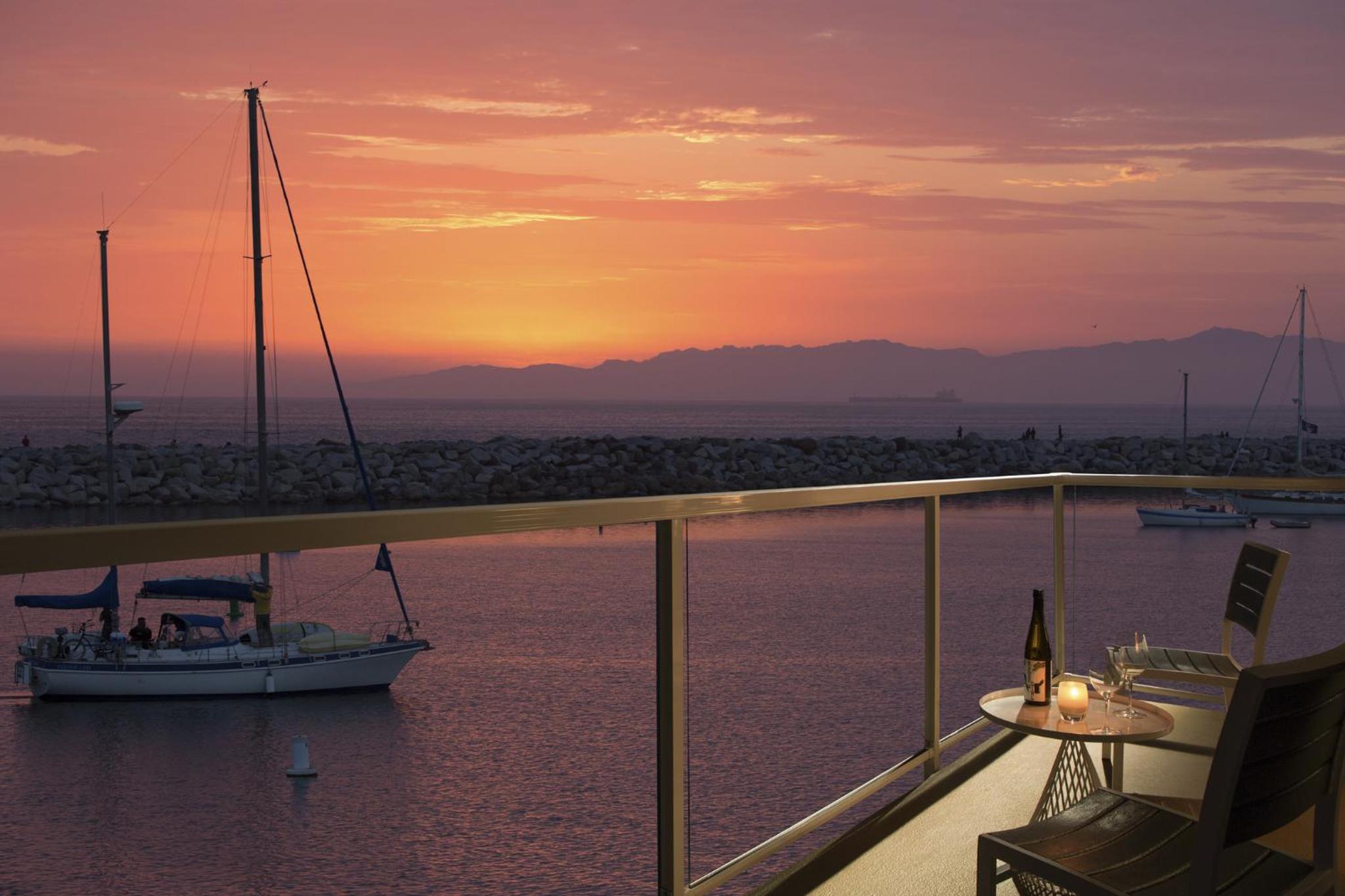 Deluxe King Room with Ocean View - Photo 6