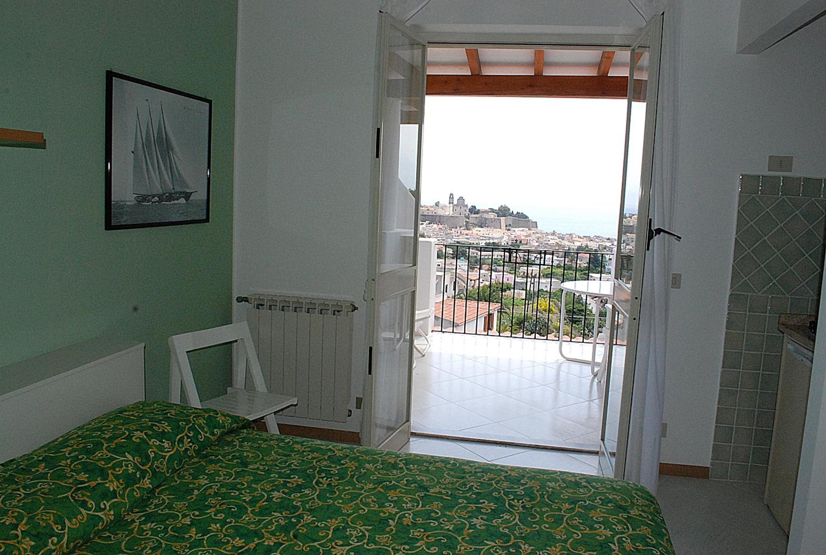 Studio with Sea View (2 Adults) - Photo 3