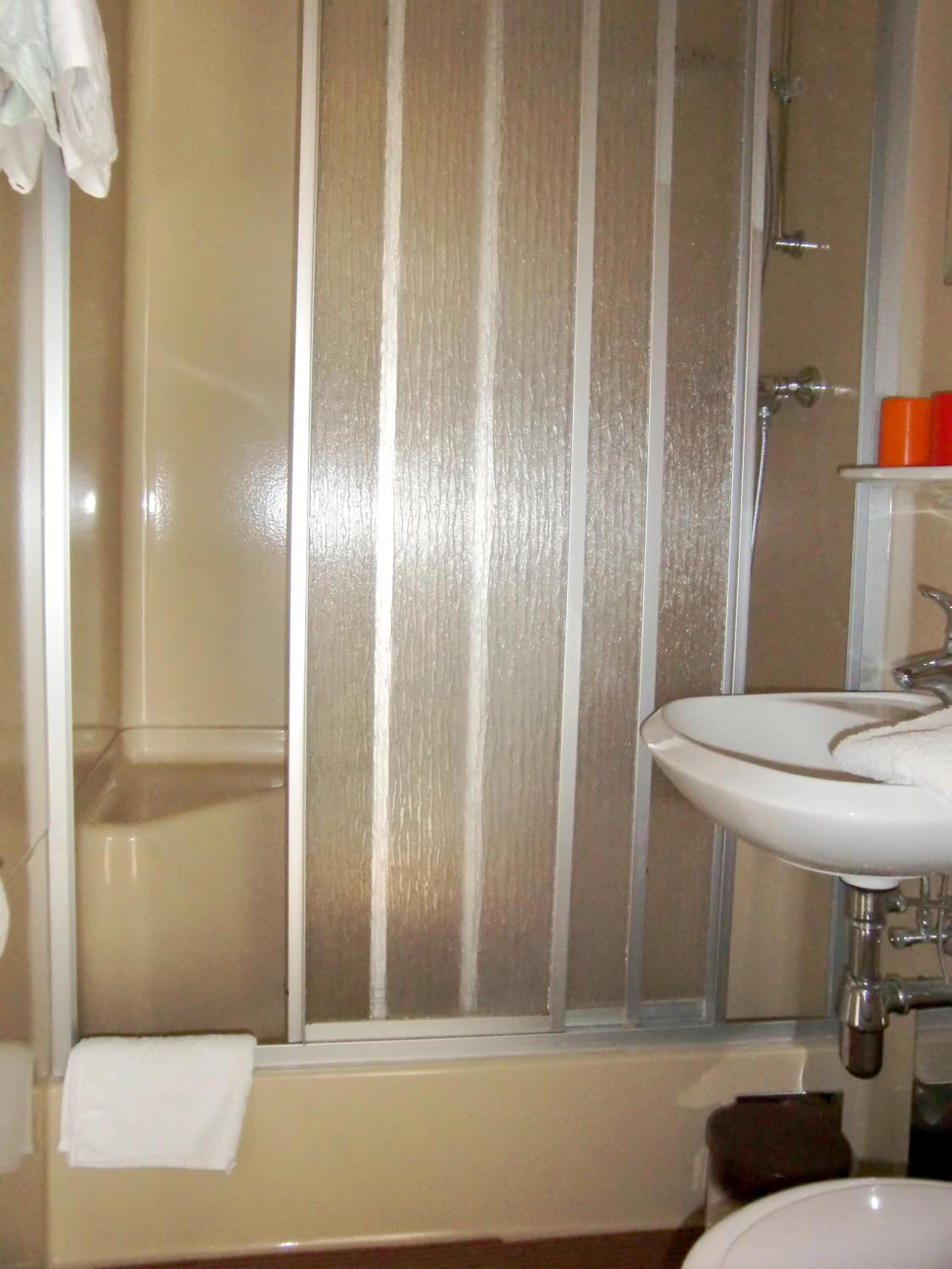 Economy Double Room - Photo 5