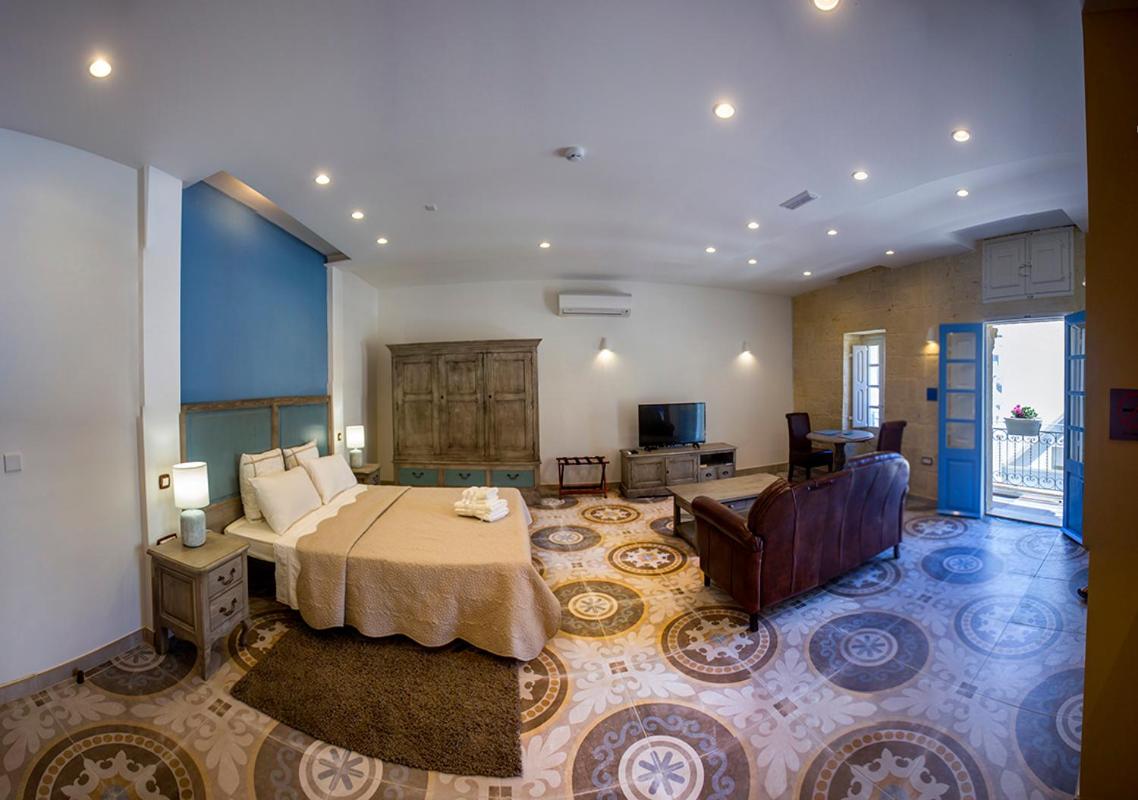 Suite with City View photo 2
