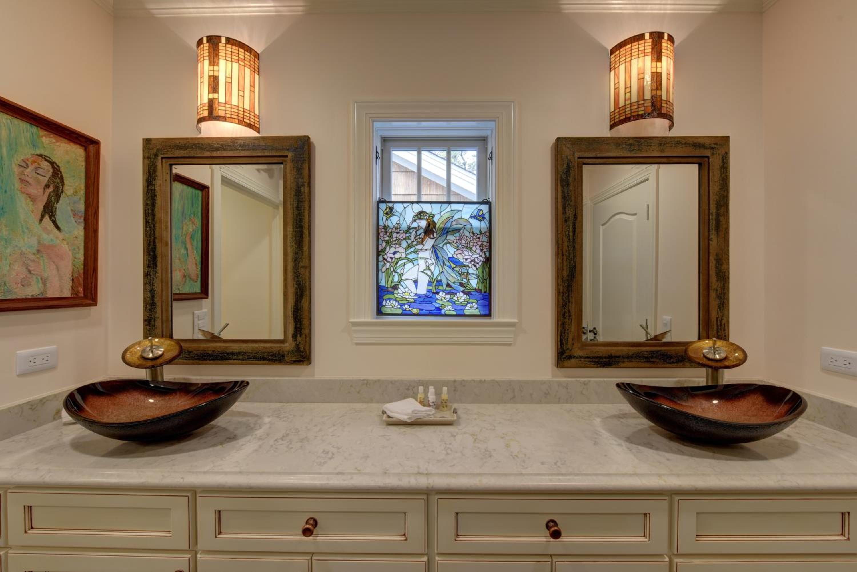 Deluxe King Suite photo 2