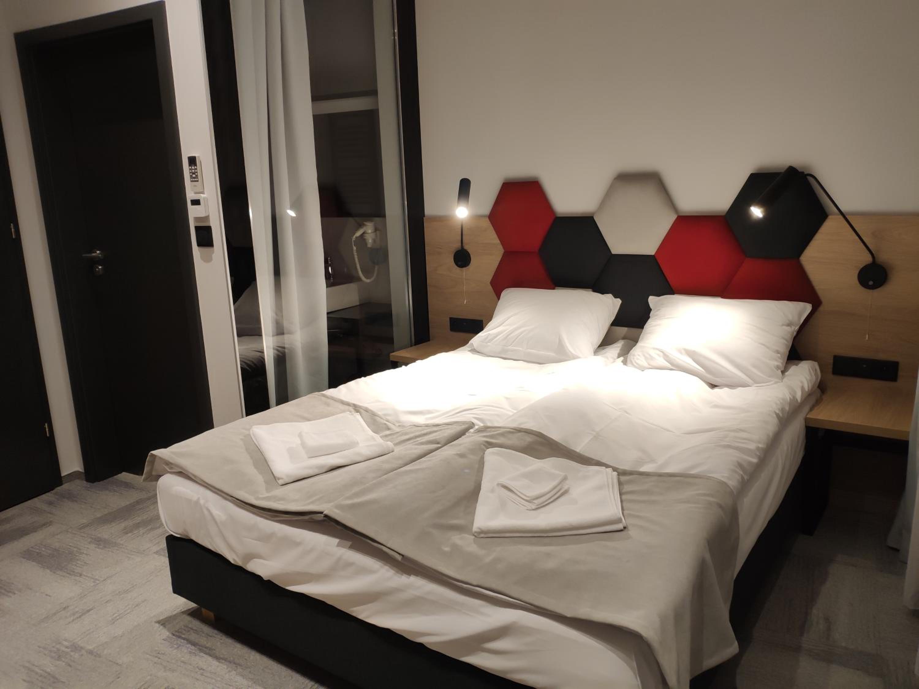 Deluxe Double Room with Bath - Photo 1
