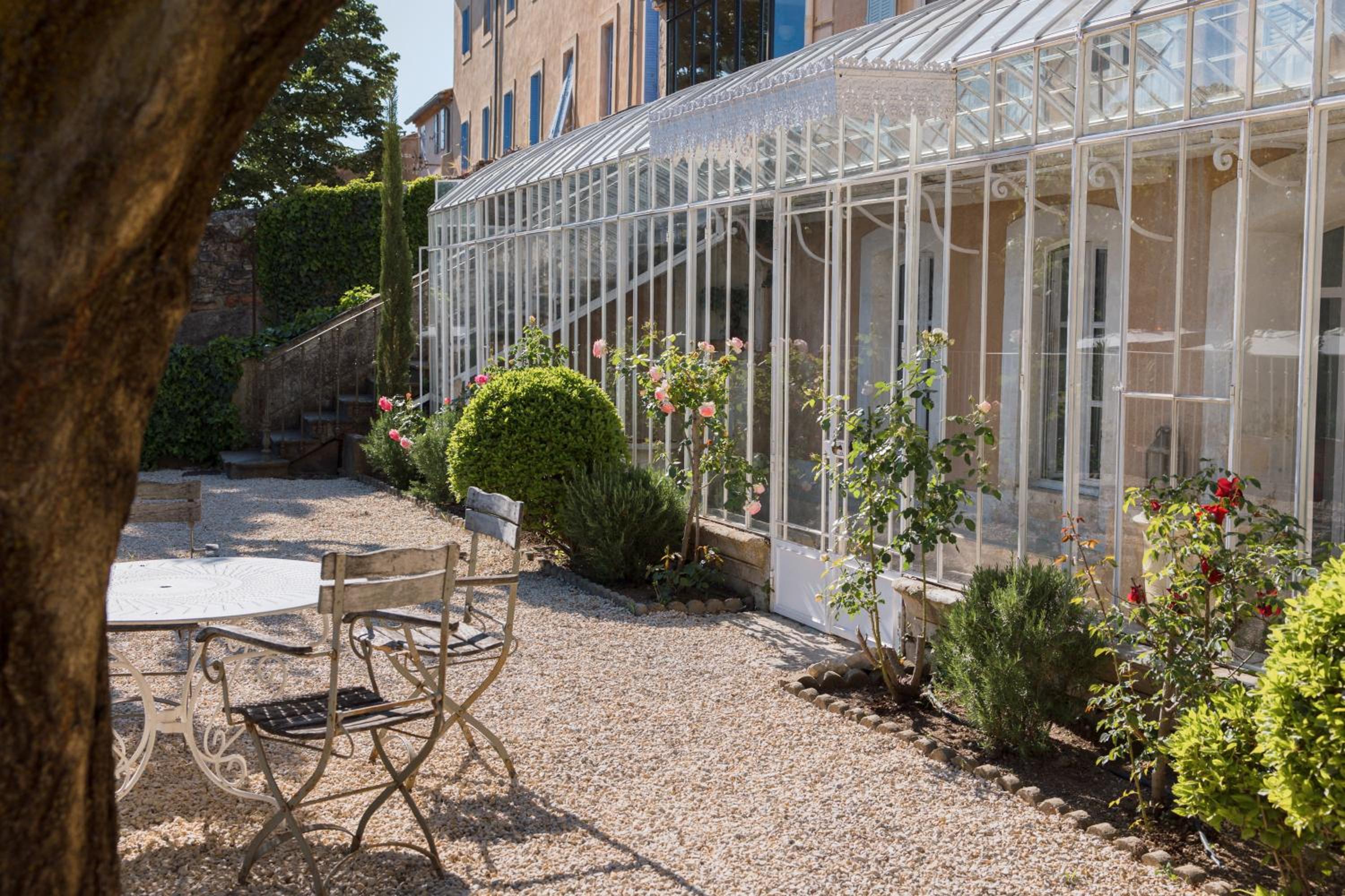 Deluxe Two-Bedroom Apartment with Garden View