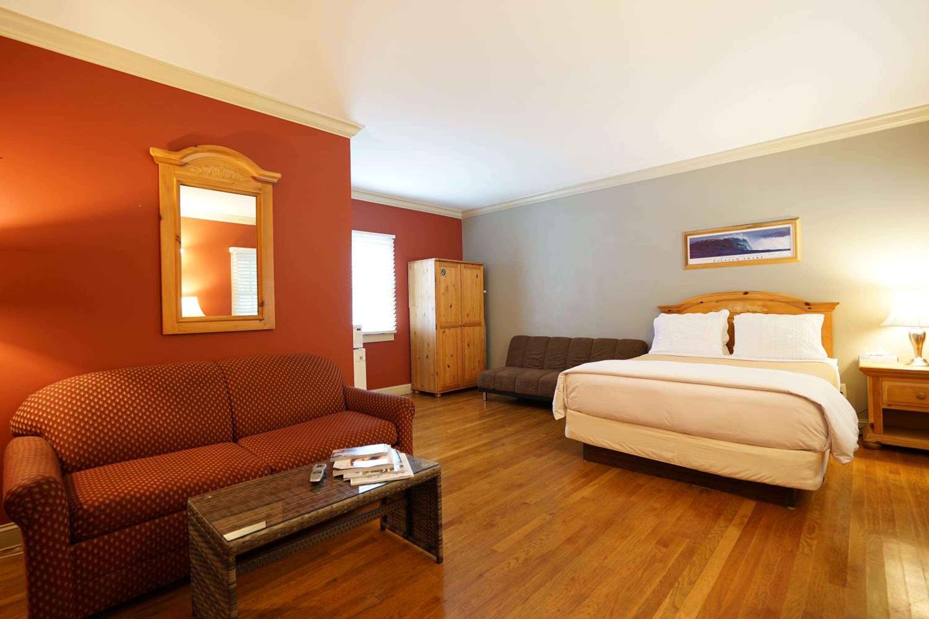 Deluxe Queen Room - Photo 6