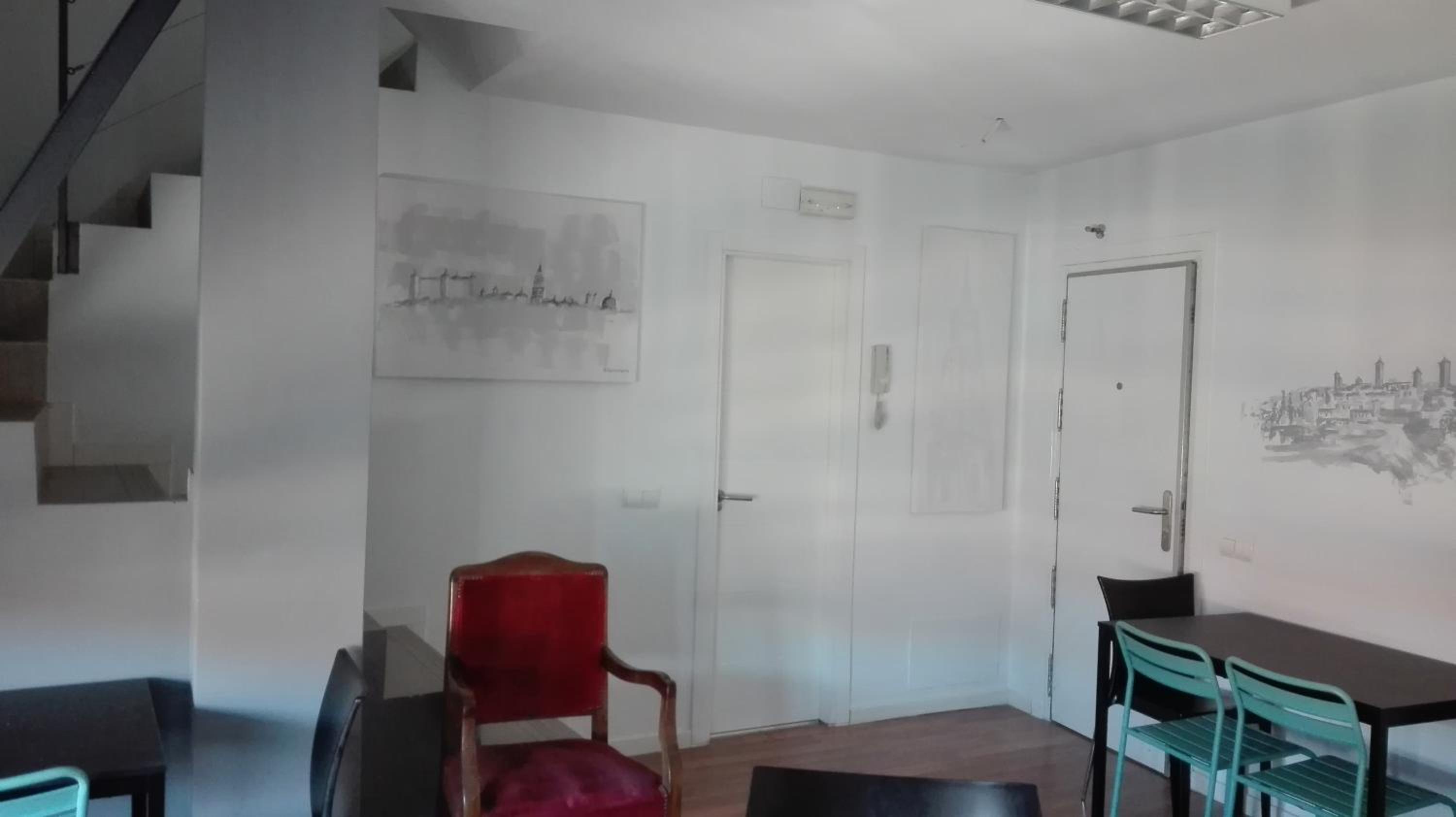 Apartment - Split Level - Photo 12