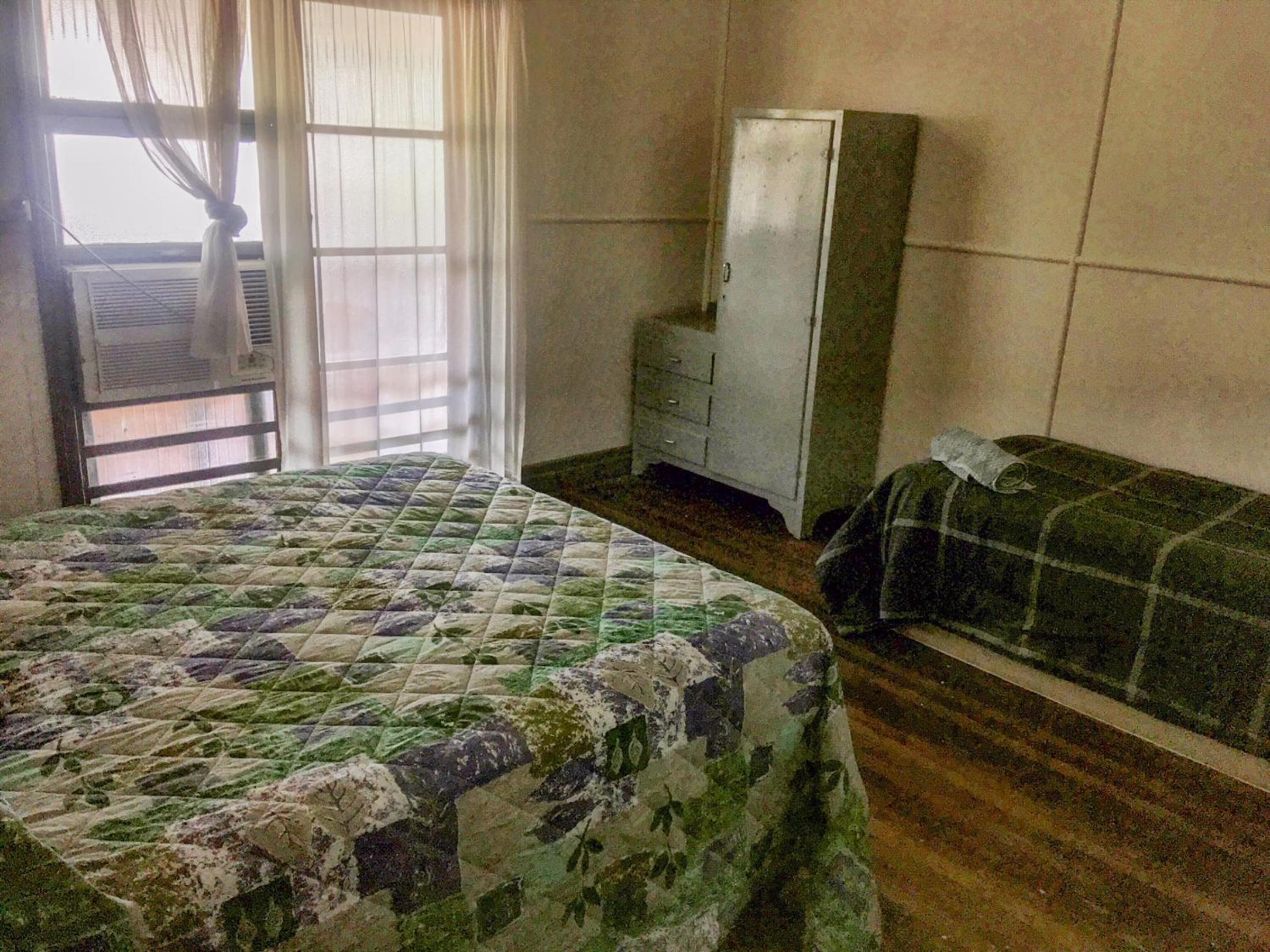 Basic Triple Room with Shared Bathroom photo 3