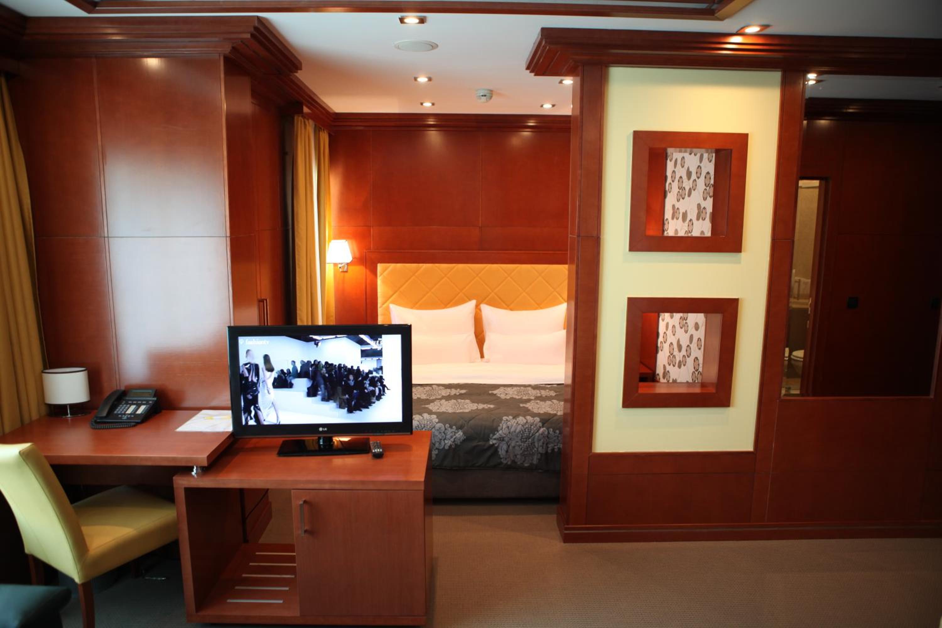 Lux Room