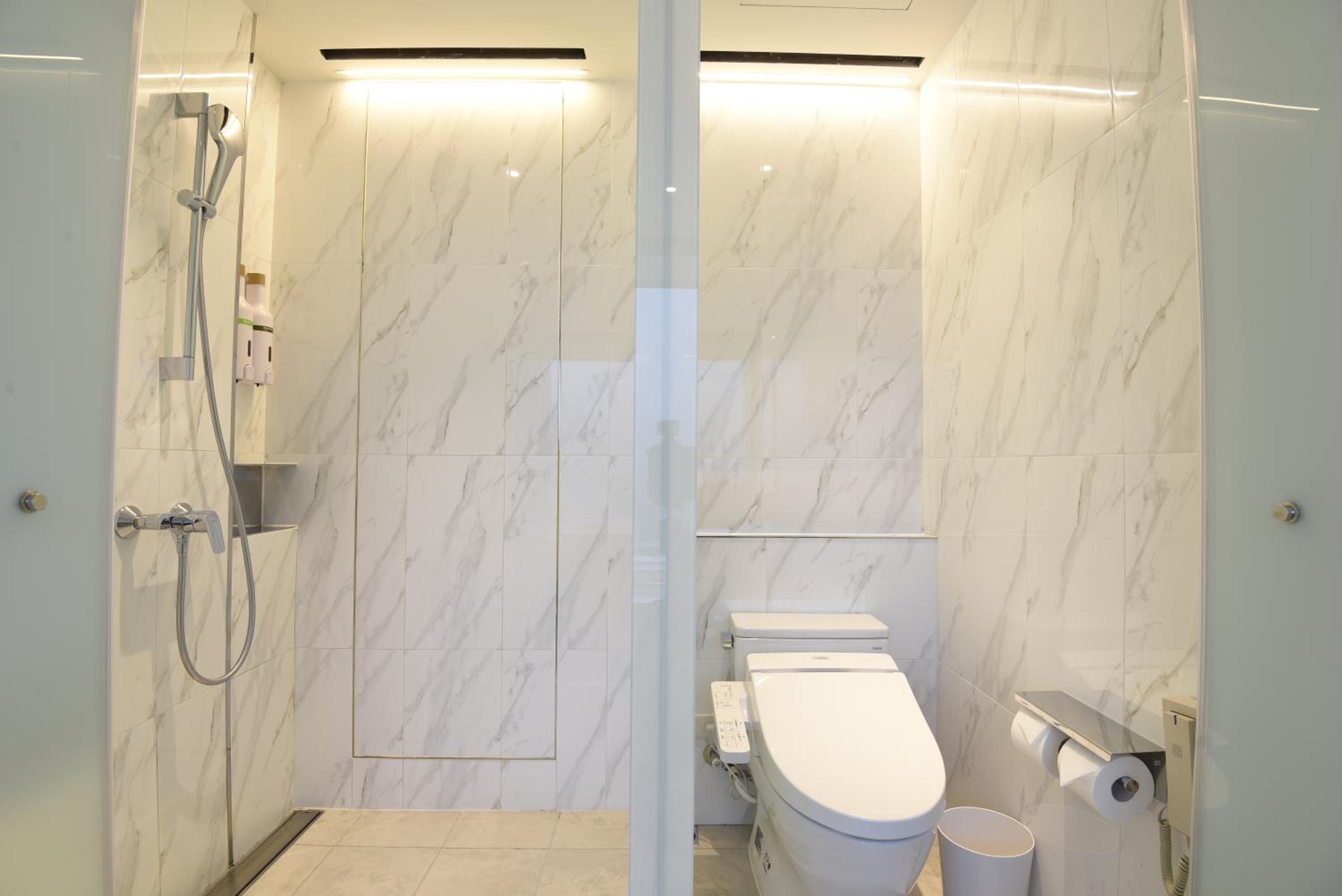 Deluxe Suite - Photo 6