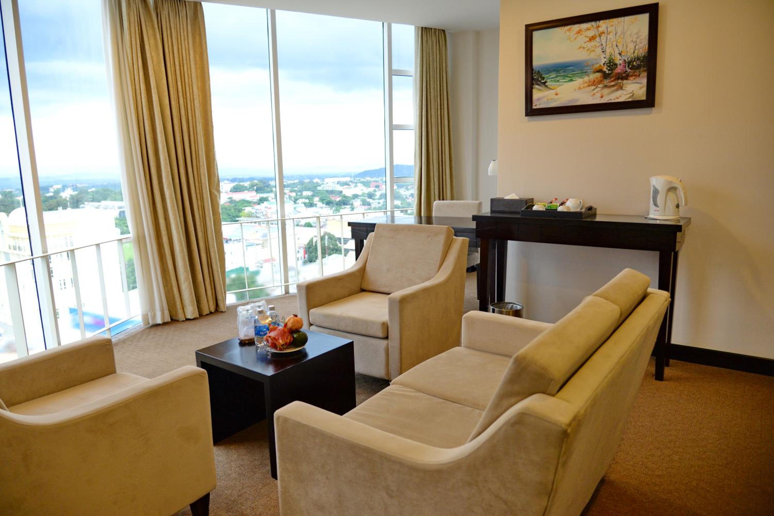 Suite - Photo 2