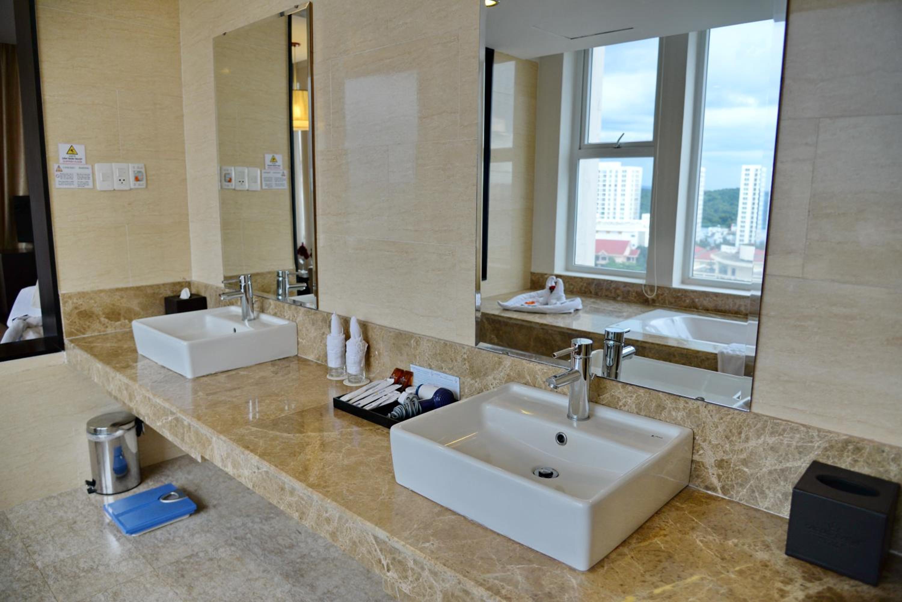 Suite - Photo 9