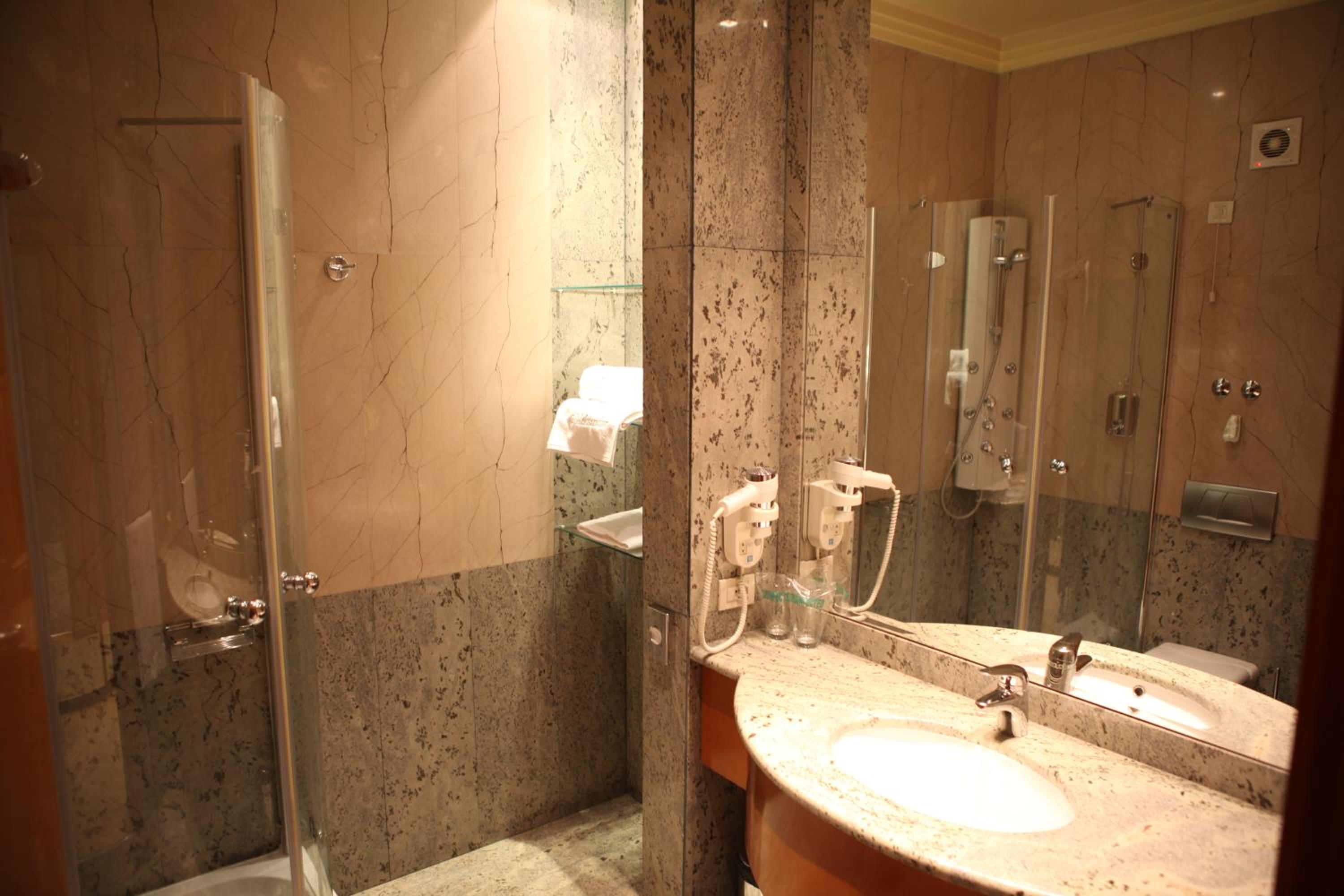 Double Room - Photo 4
