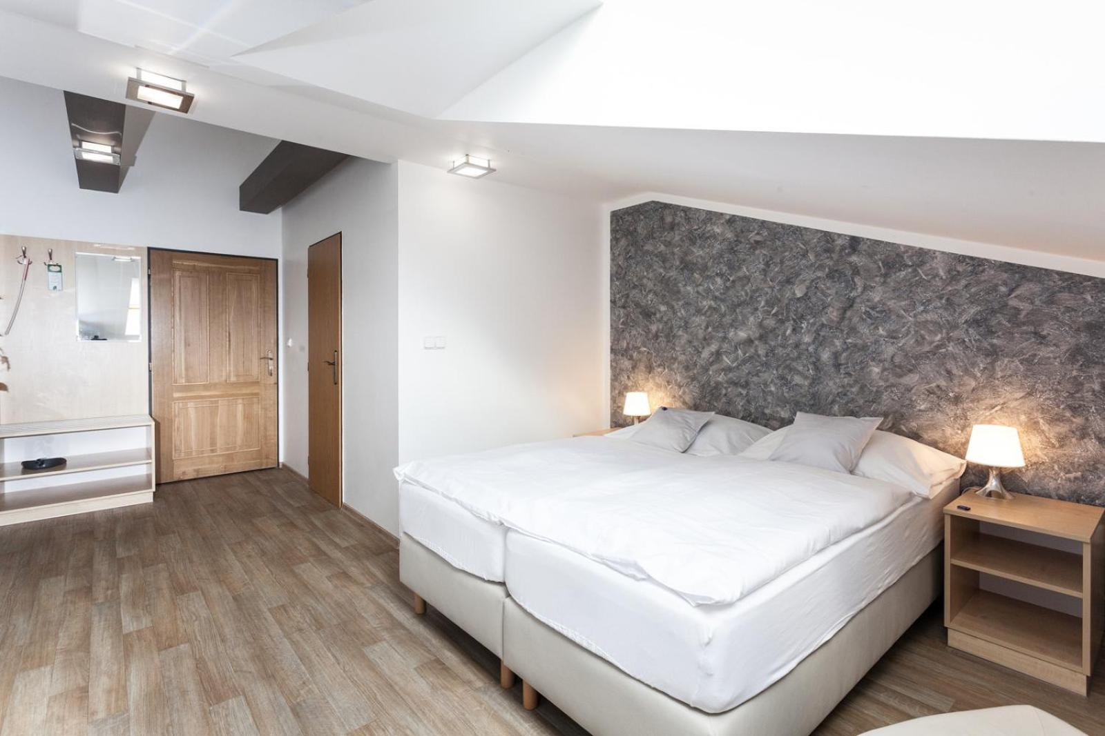Double Room - Attic photo 2