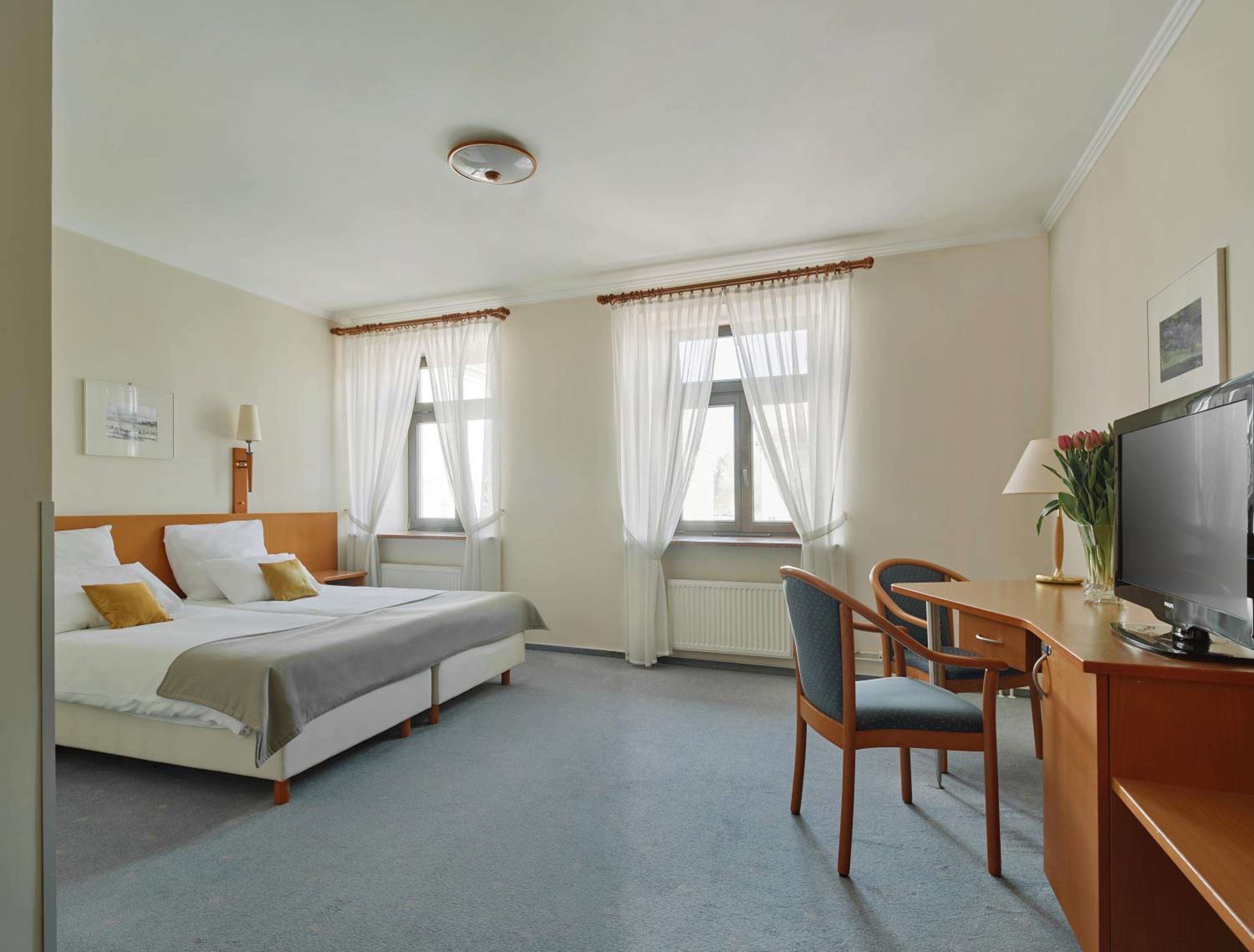 Standard Twin Room - Photo 2