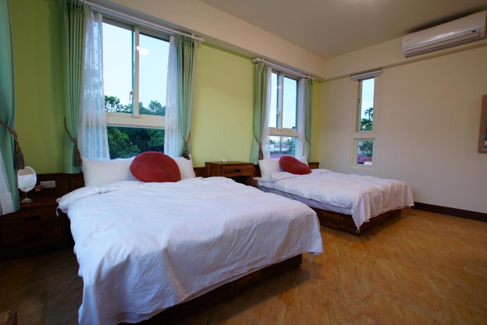 Quadruple Room with Balcony photo 2