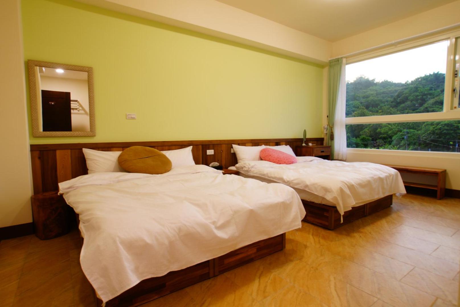Quadruple Room with Mountain View photo 2
