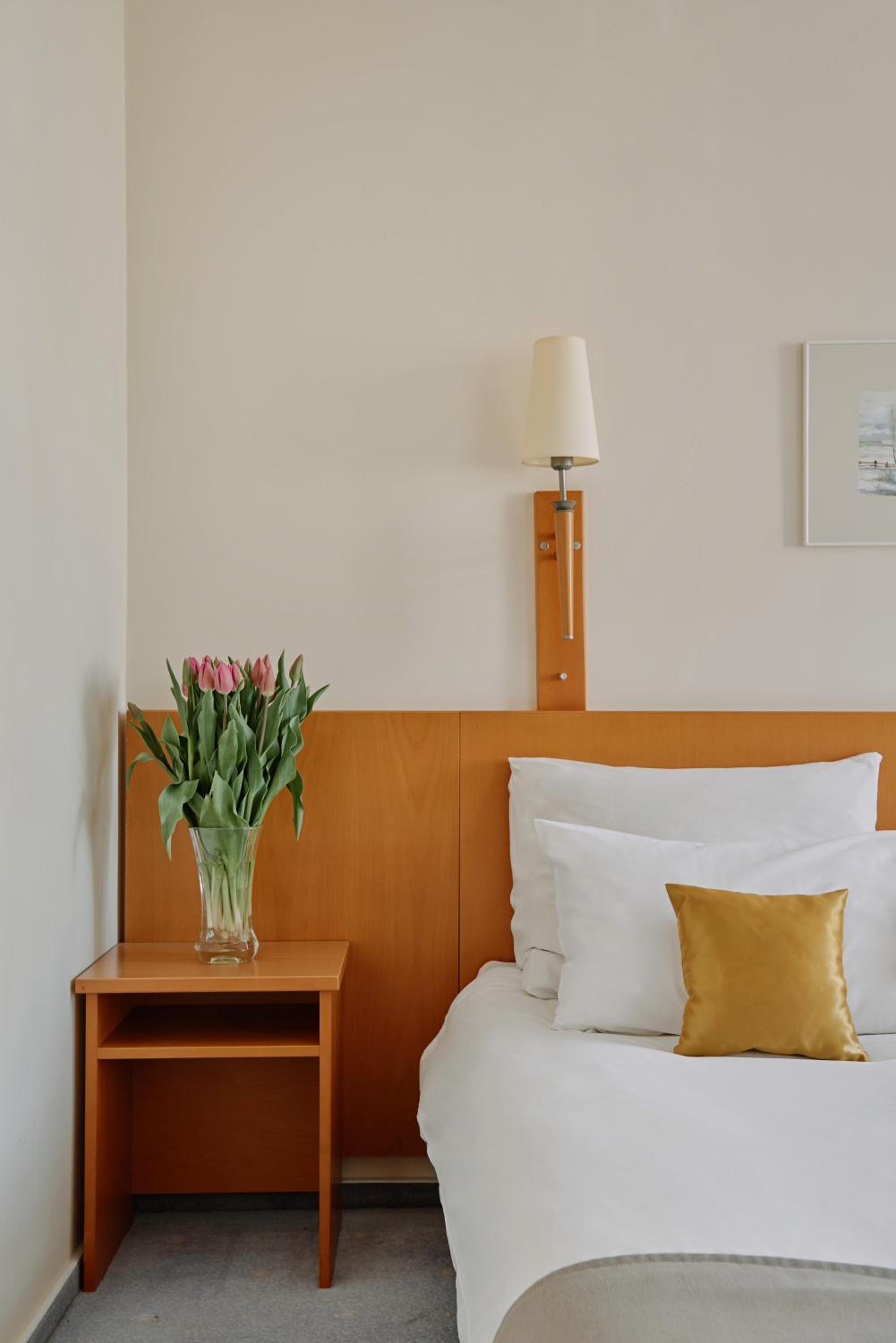 Standard Twin Room - Photo 1