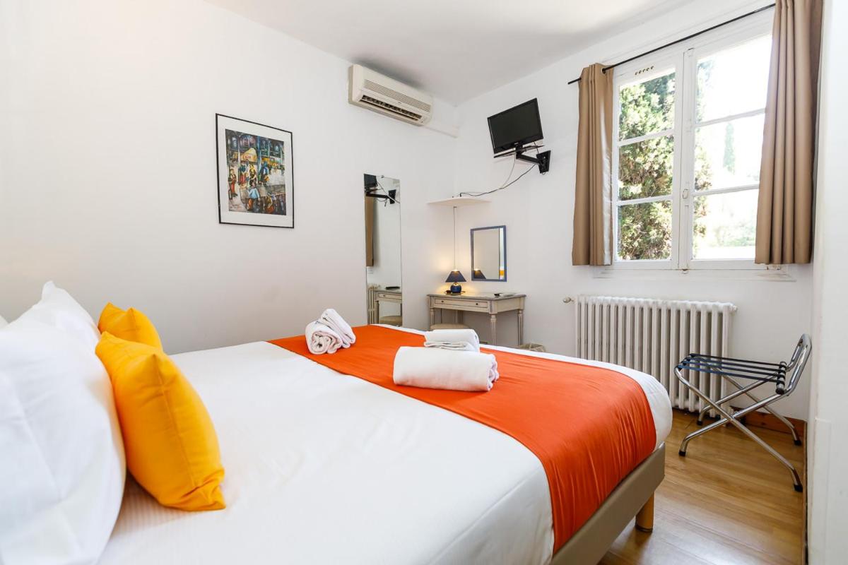 Standard Double Room - Photo 9