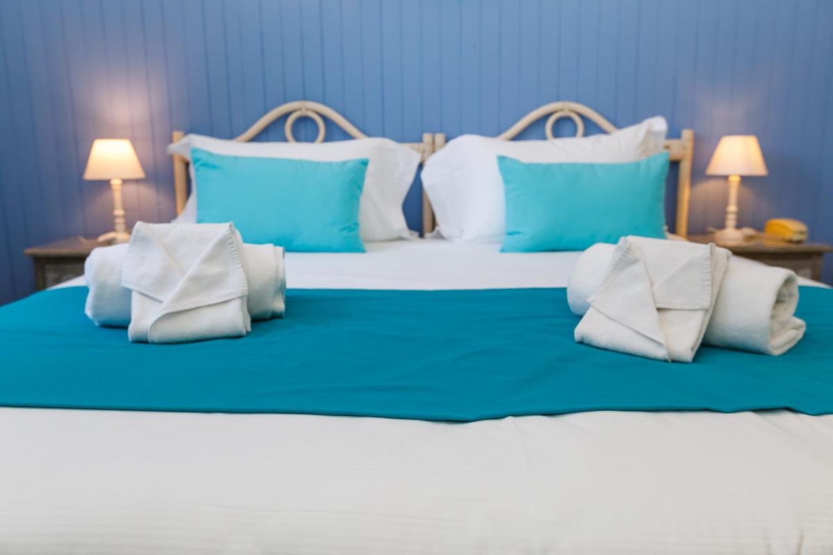 Triple Room (2 Adults + 1 Child) - Photo 9