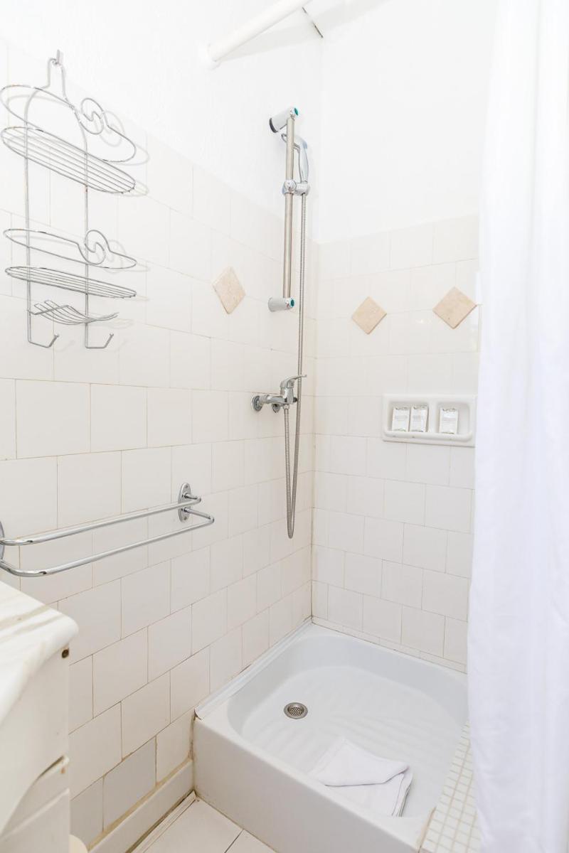 Triple Room (2 Adults + 1 Child) - Photo 6