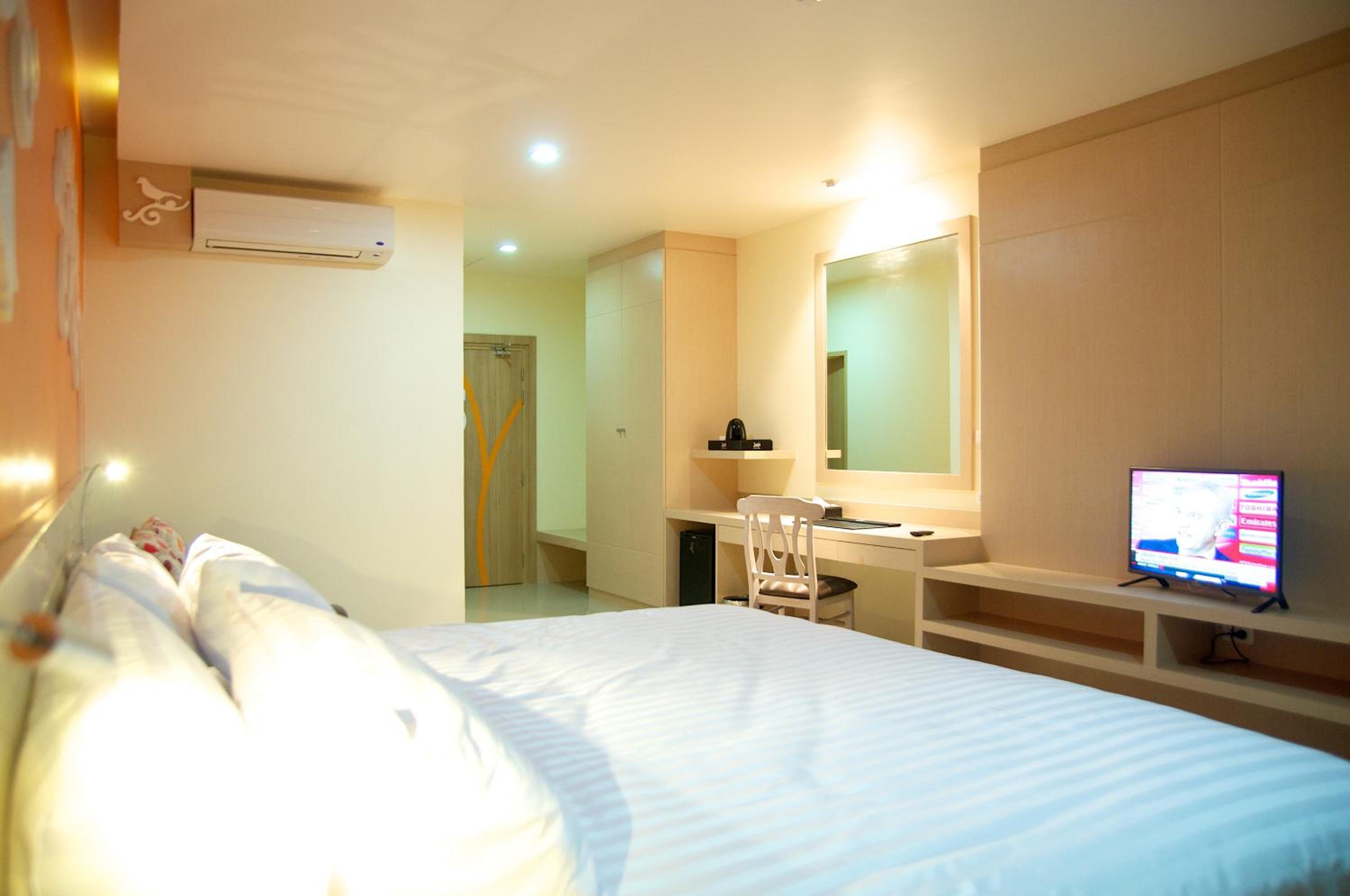 Standard King Room photo 3