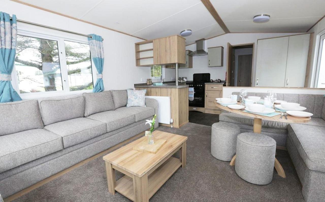 8 berth Luxury Caravan - Pet Friendly photo 1