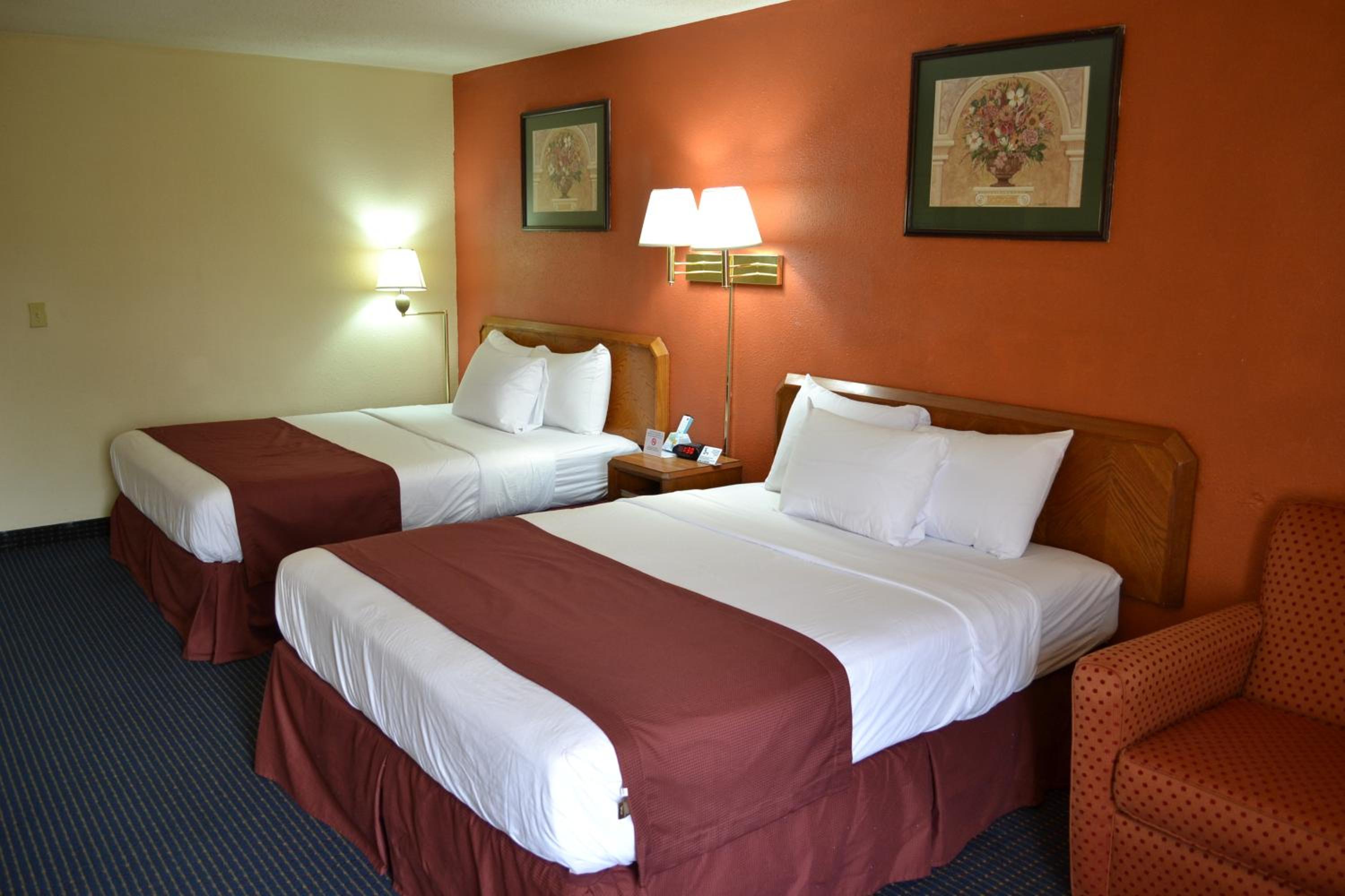 Deluxe Queen Room with Two Queen Beds - Non-Smoking - Photo 1