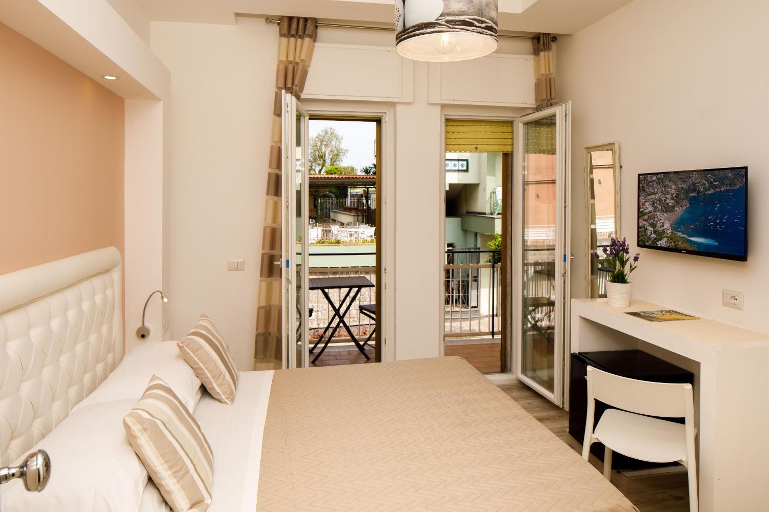 Double or Twin Room with Balcony - Photo 5