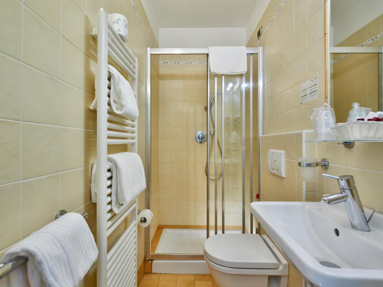 Classic Double or Twin Room - Photo 2