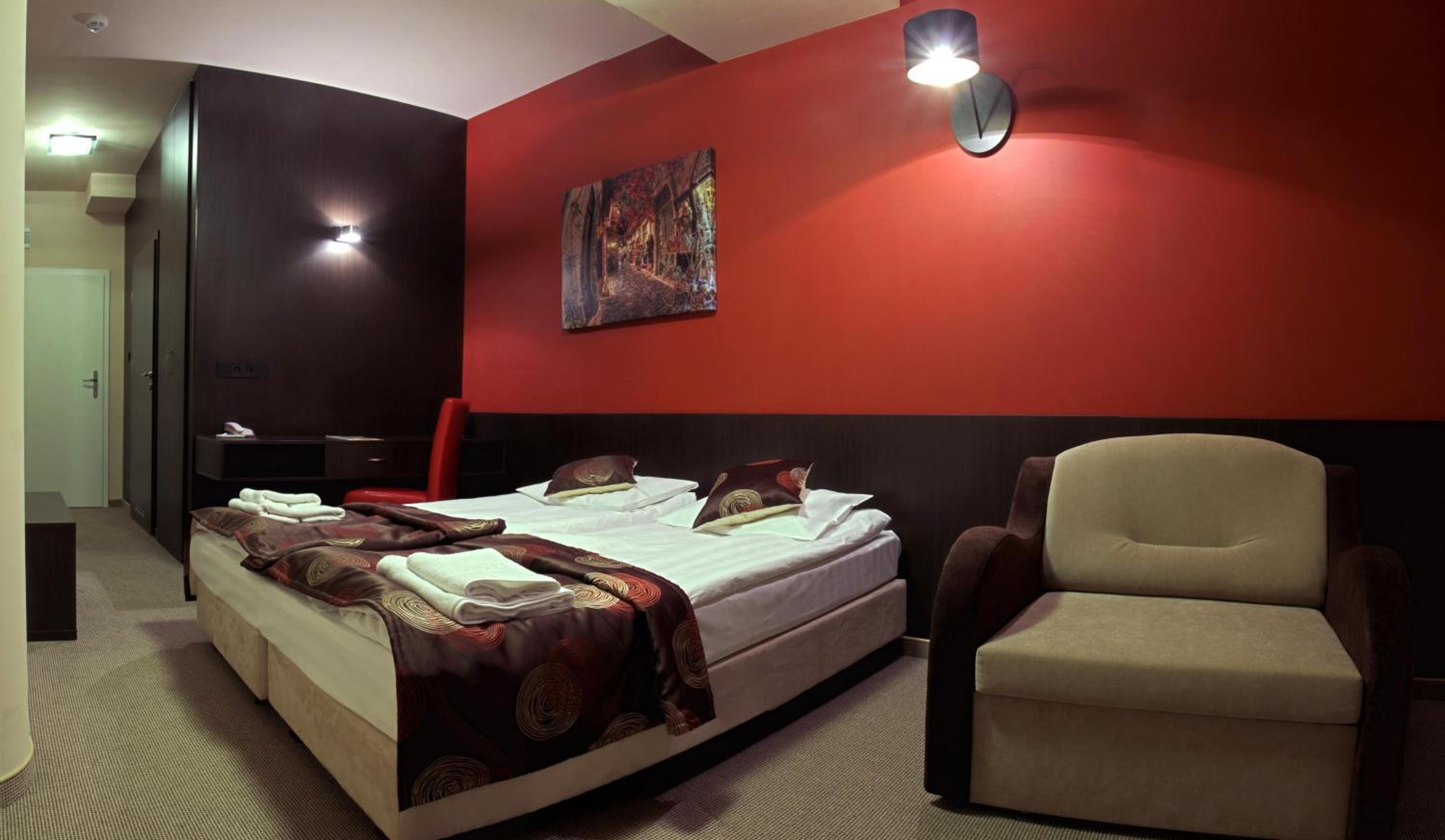 Double or Twin Room - Photo 6