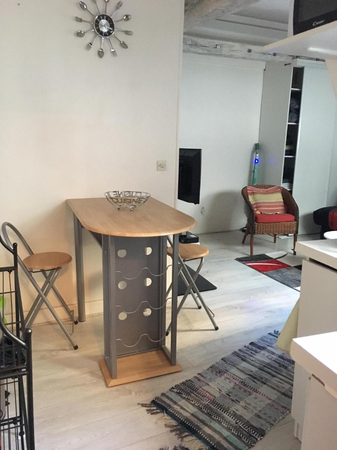 Studio Apartment photo 2