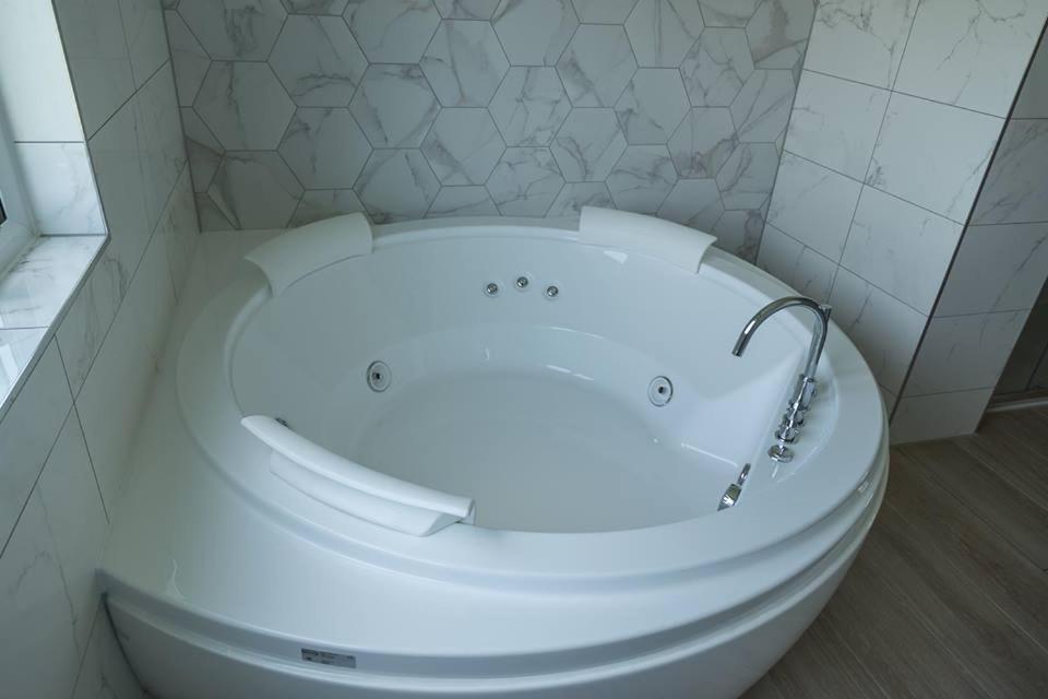Suite with Spa Bath photo 3