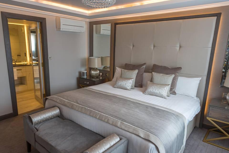 Suite with Spa Bath photo 2