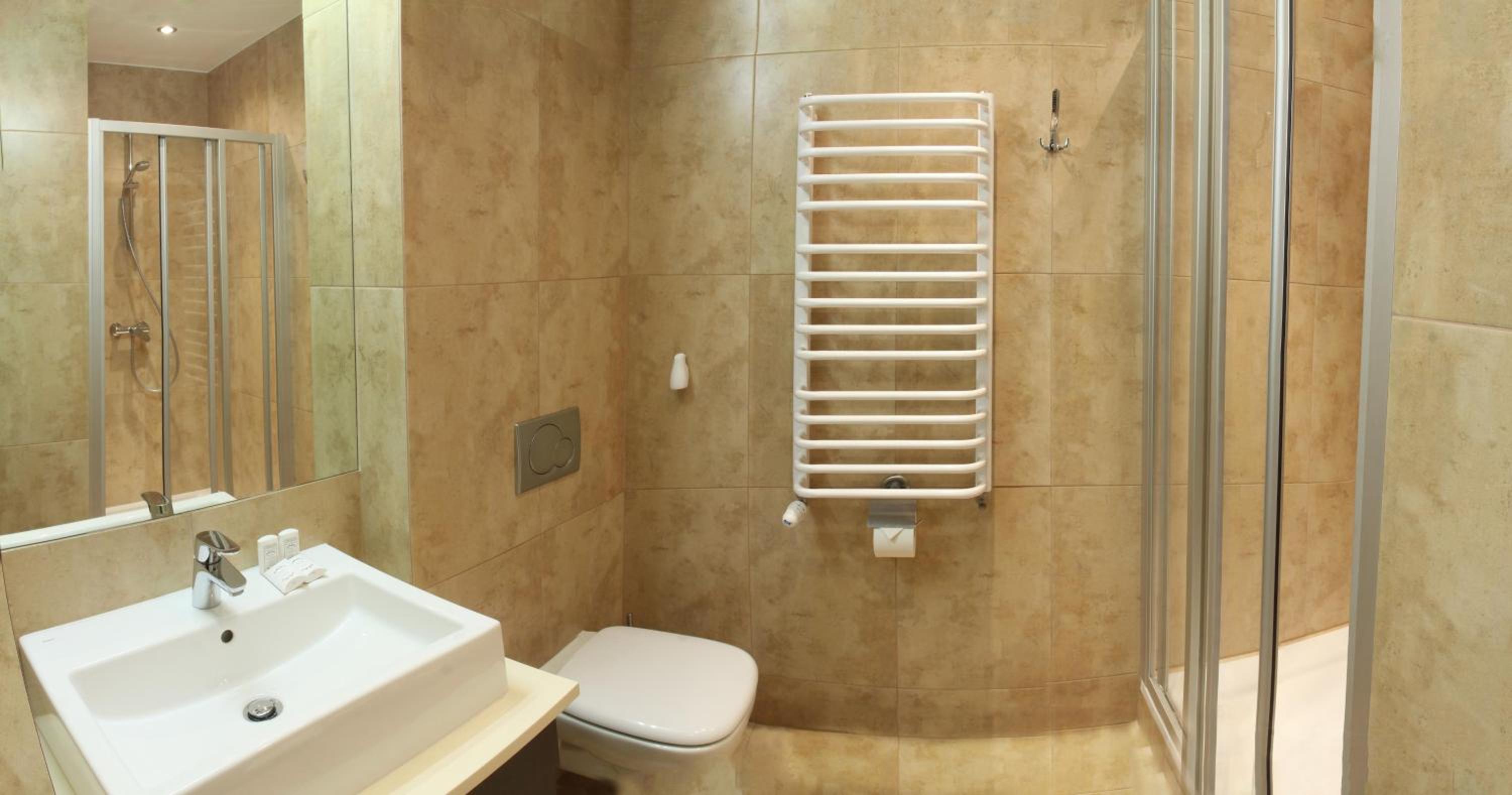 Double or Twin Room - Photo 2