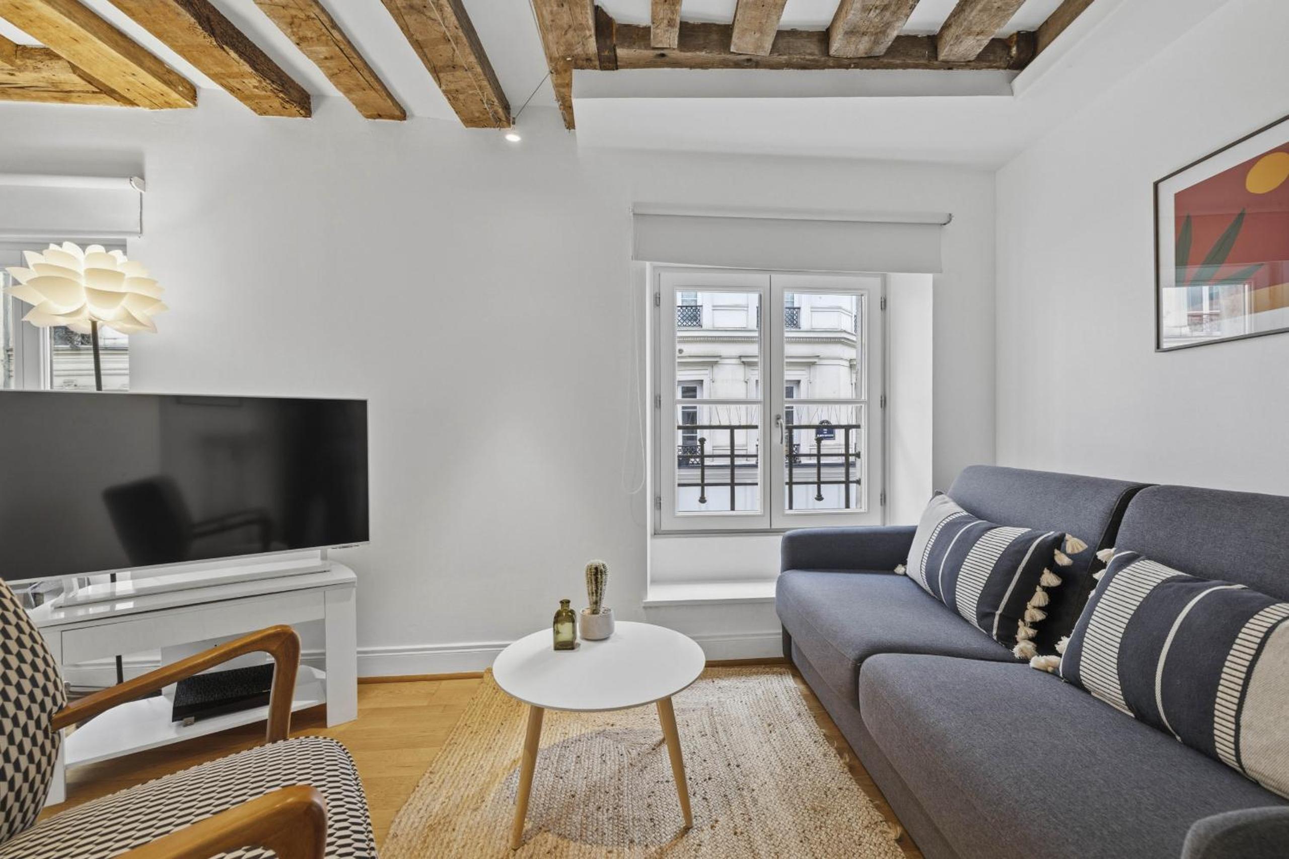 One-Bedroom Apartment photo 2