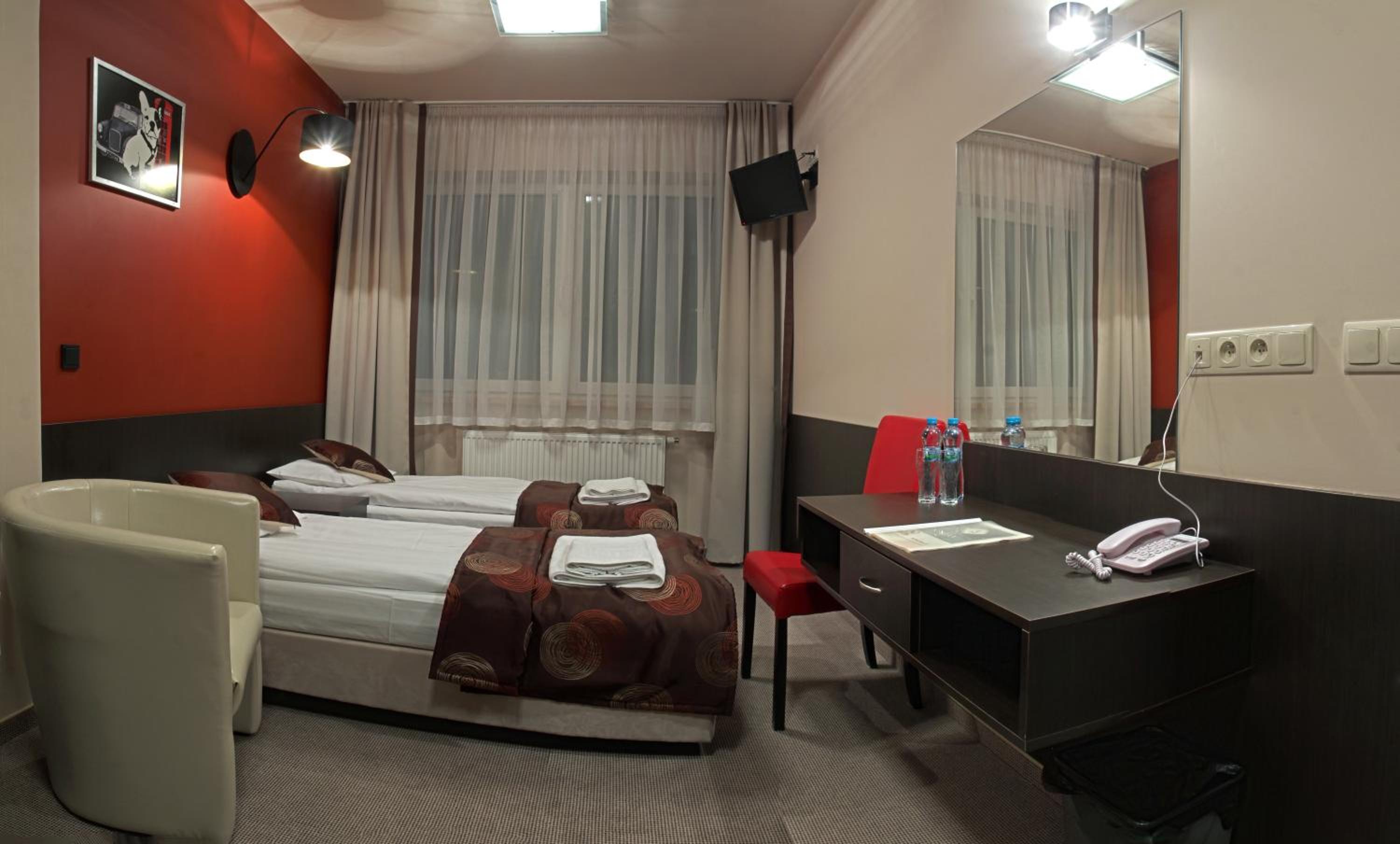 Double or Twin Room - Photo 8