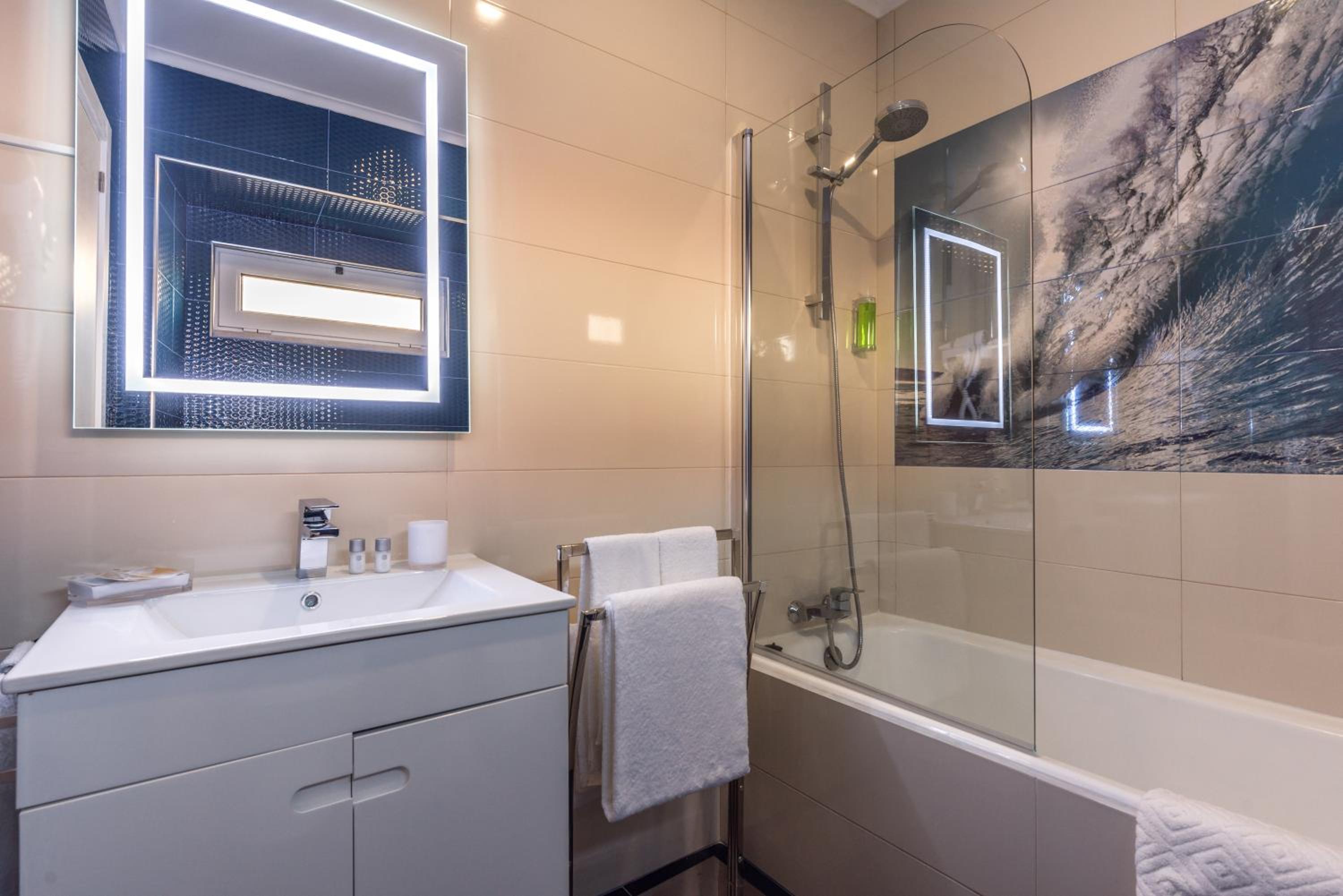 Double or Twin Room with Bathroom photo 2