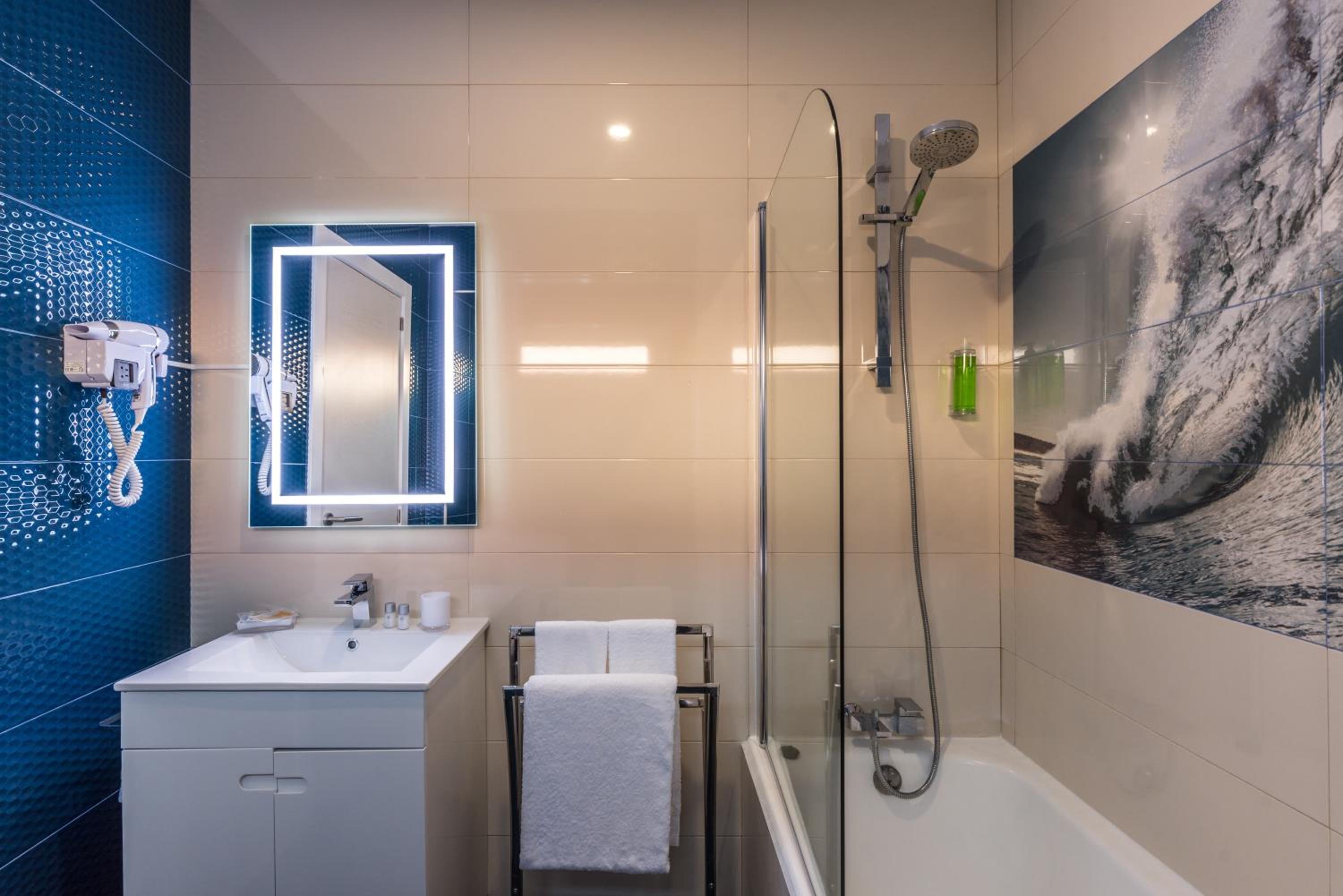 Double or Twin Room with Bathroom photo 3