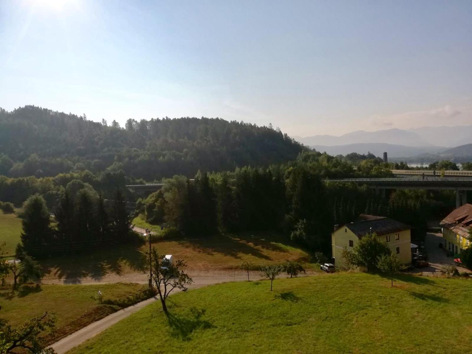 Apartment with Balcony photo 3